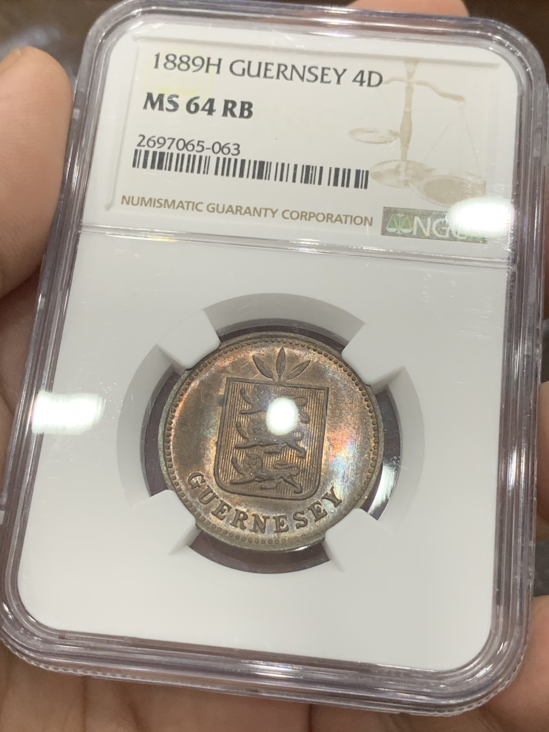 《竞宝斋》第83场-本周日，周一2场连拍（全场不限金额包邮） NGC-64RB 1889年 根西 4道布铜币