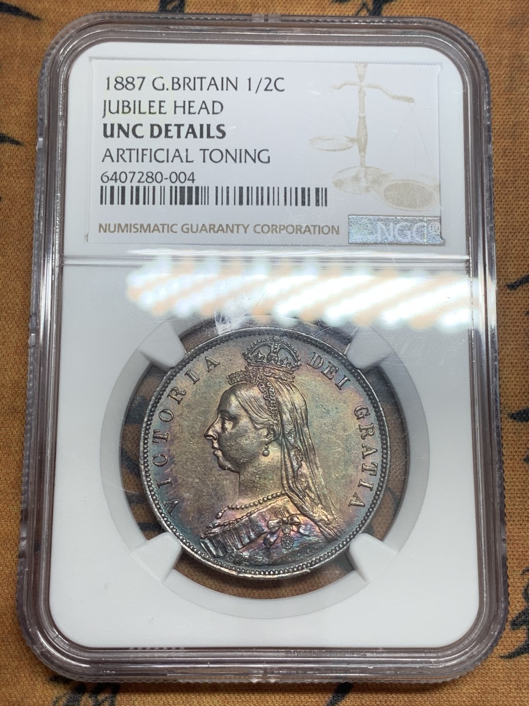 《竞宝斋》第83场-本周日，周一2场连拍（全场不限金额包邮） NGC-UNC 英国 1887年 维多利亚高冠半克朗大银币 底板丝滑未下水 通体五彩斑斓 细节高点具在