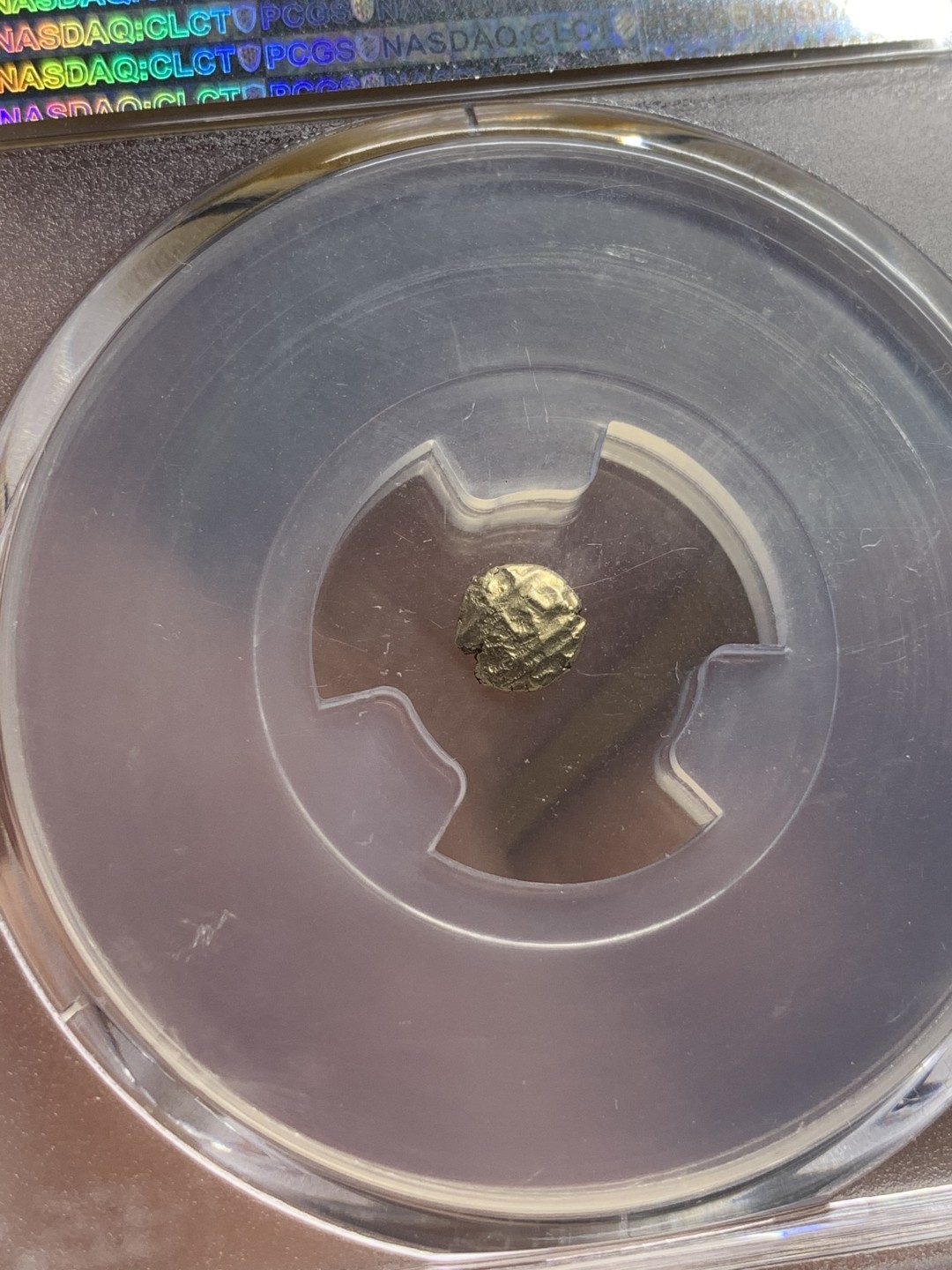 《竞宝斋》第83场-本周日，周一2场连拍（全场不限金额包邮） PCGS MS63 原光印度1638-1662年间迈索尔1法南金币，正面毗湿奴神像，背面印度文字，盒子背面有小磕