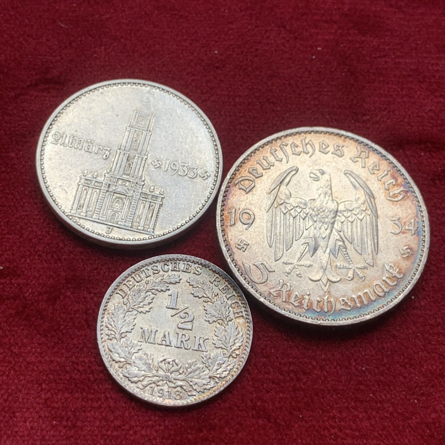《竞宝斋》第84场-本周日，周一2场连拍（全场不限金额包邮） 德系银币3枚一组。教堂五马克五彩原光，二分之一马克bu品相，可送评品相。加字二马克为较少品种。
