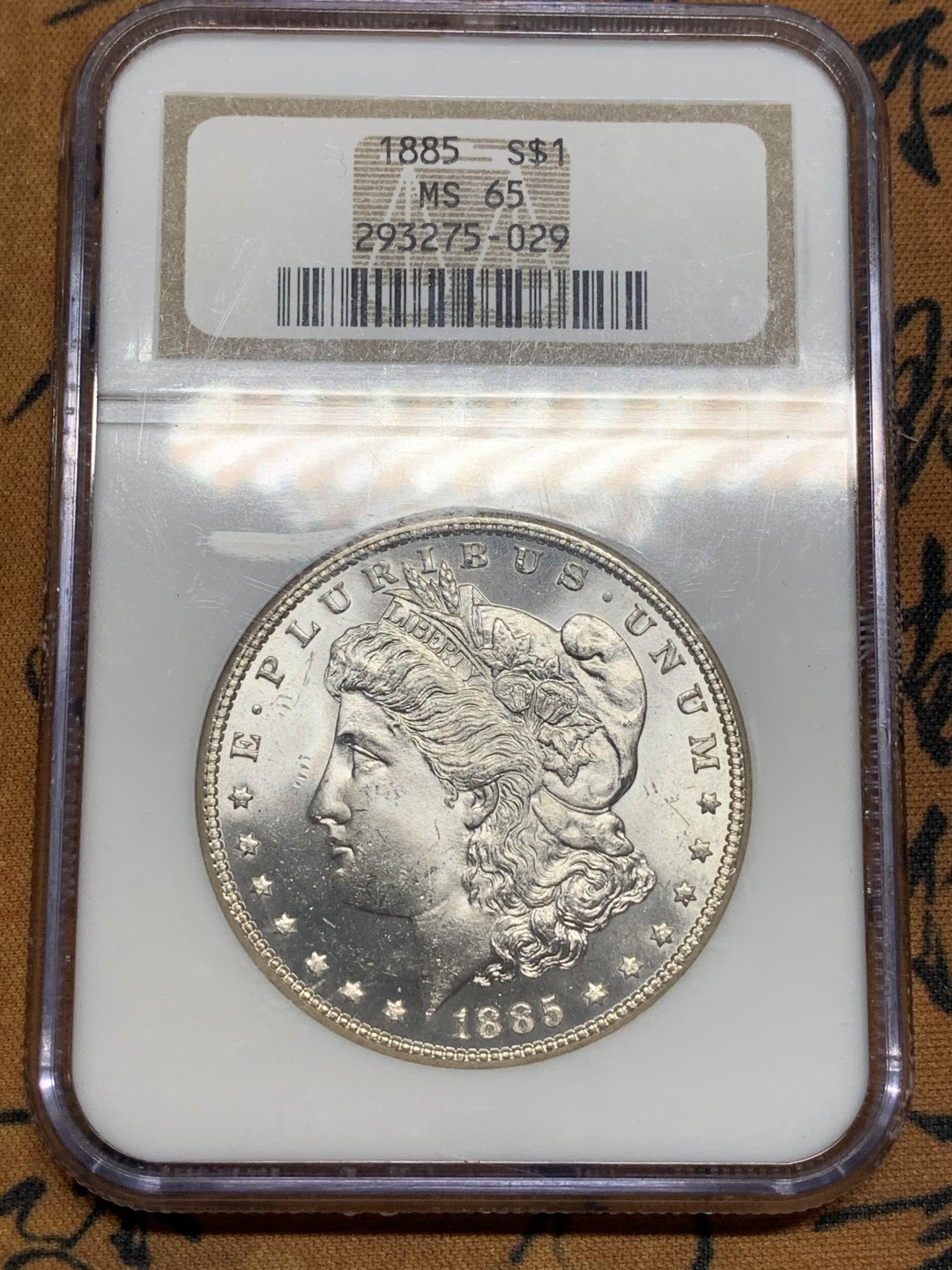 《竞宝斋》第84场-本周日，周一2场连拍（全场不限金额包邮） NGC-MS65 美国 1885年P版 1美元 摩根银币 收藏级摩根，NGC老盒 底板光度宛如丝绸一般顺滑