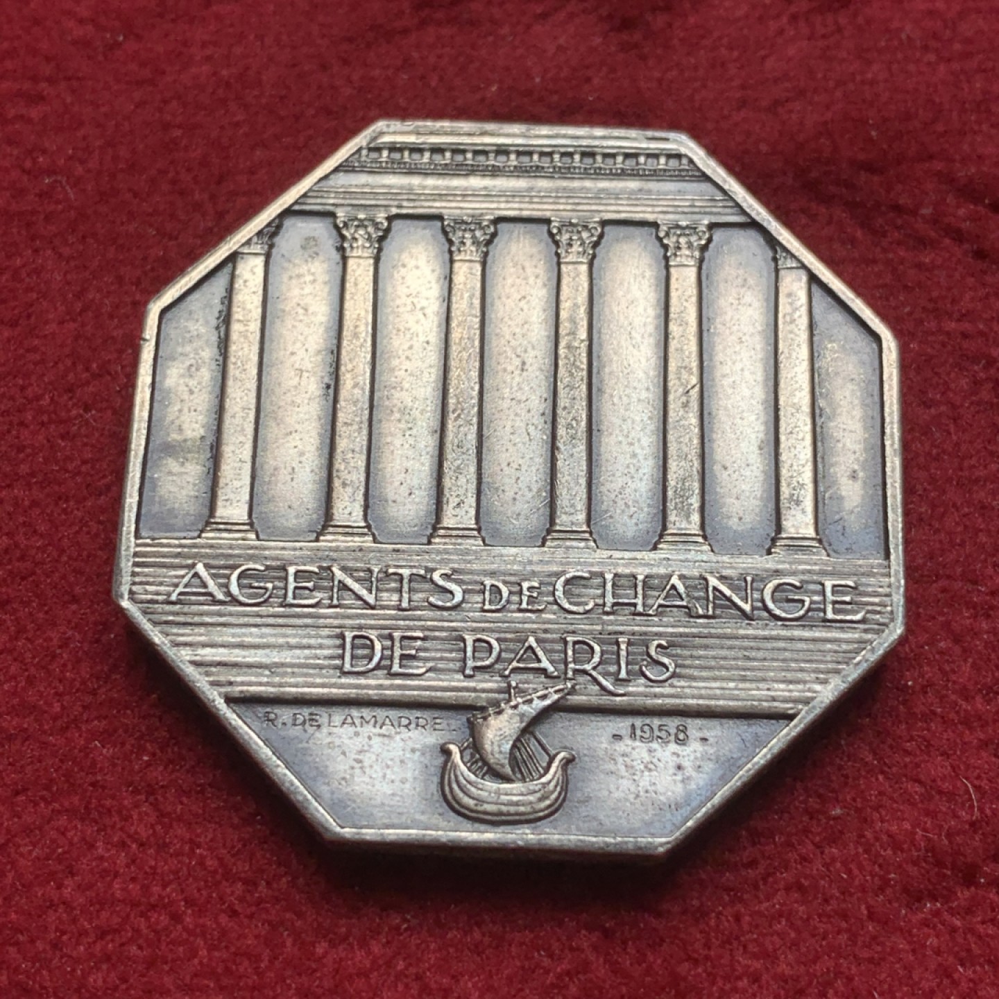 《竞宝斋》第84场-本周日，周一2场连拍（全场不限金额包邮） 法国 1958年巴黎股票经纪人公司八角银章,19.4克 对角34mm 丰饶角AR边铭