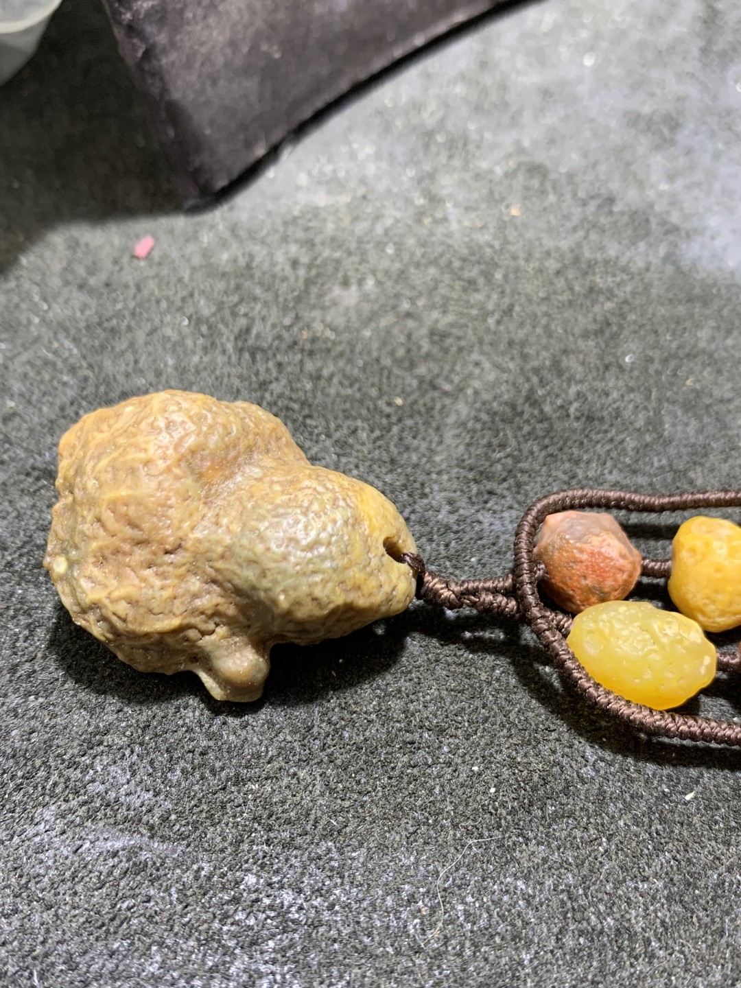 精美戈壁多彩筋脉石大吊坠项链一条！