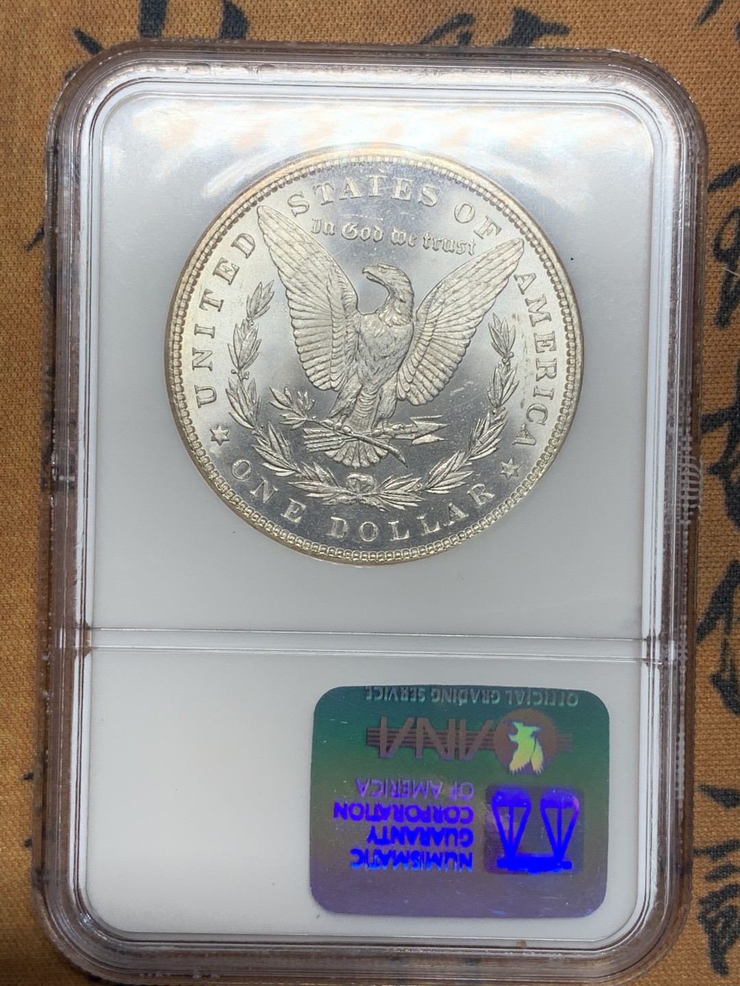 《竞宝斋》第84场-本周日，周一2场连拍（全场不限金额包邮） NGC-MS65 美国 1885年P版 1美元 摩根银币 收藏级摩根，NGC老盒 底板光度宛如丝绸一般顺滑