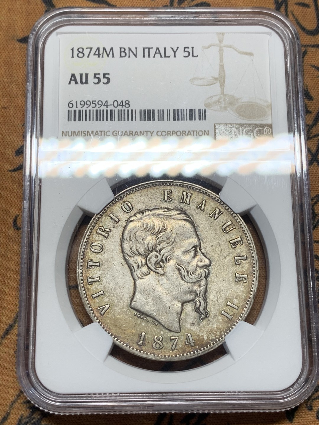 《竞宝斋》第84场-本周日，周一2场连拍（全场不限金额包邮） NGC-AU55 意大利1874年 艾曼纽尔二世 5里拉大银币 原味包浆