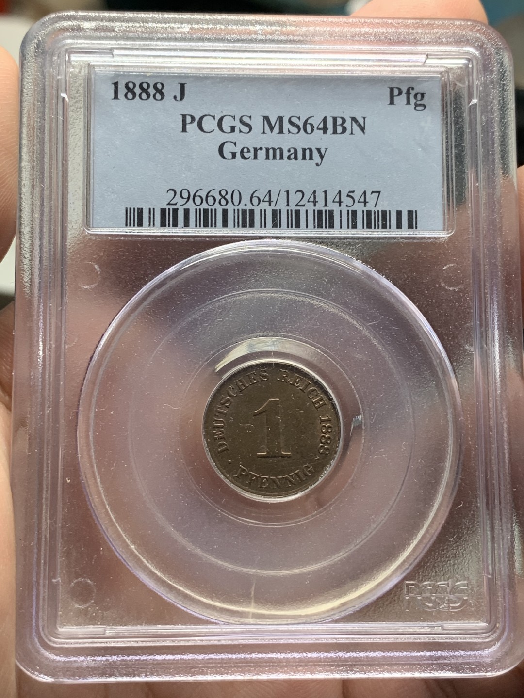 《竞宝斋》第84场-本周日，周一2场连拍（全场不限金额包邮） PCGS-MS64德国 1888年 1芬尼 三皇年短翅芬尼 铜币 短翅辅币流通充分 又是热门三皇年 64品相难得