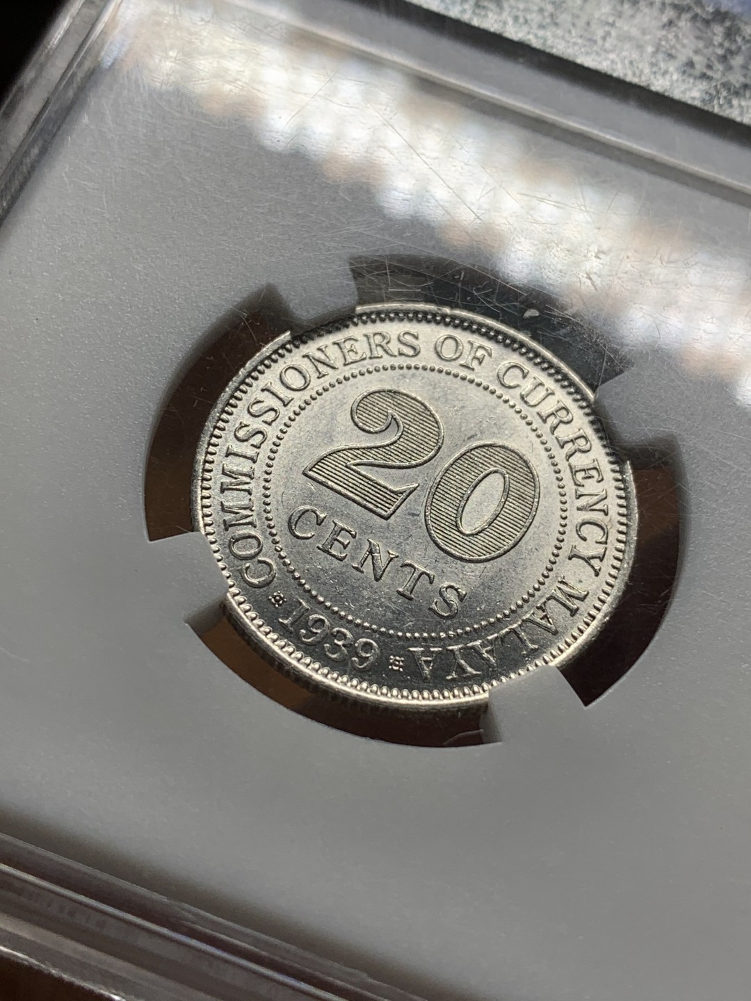 《竞宝斋》第84场-本周日，周一2场连拍（全场不限金额包邮） 保粹MS64 1939年 英属马来亚 20分 银币 原光漂亮