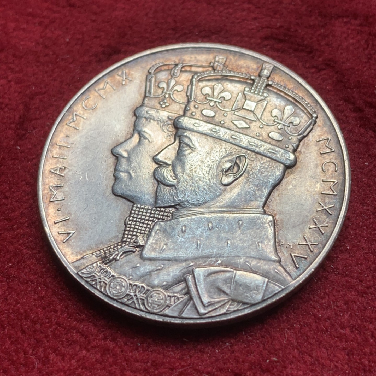 《竞宝斋》第84场-本周日，周一2场连拍（全场不限金额包邮） 英国 1935年 乔五 登基纪念 银章 31.7mm 重15.7克