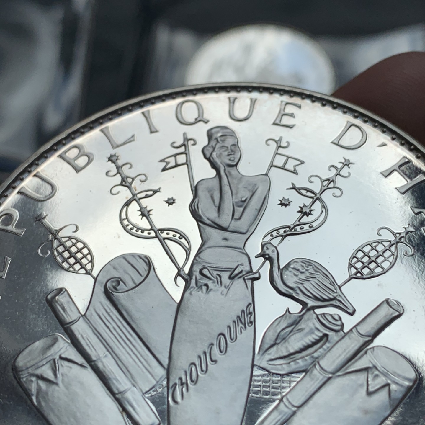 《竞宝斋》第84场-本周日，周一2场连拍（全场不限金额包邮） PROOF原包装海地1968、1969年5.10.25盾三枚纪念银套币  独立包装   5盾  1969年 1175枚最少的一年 23.52g    0.999