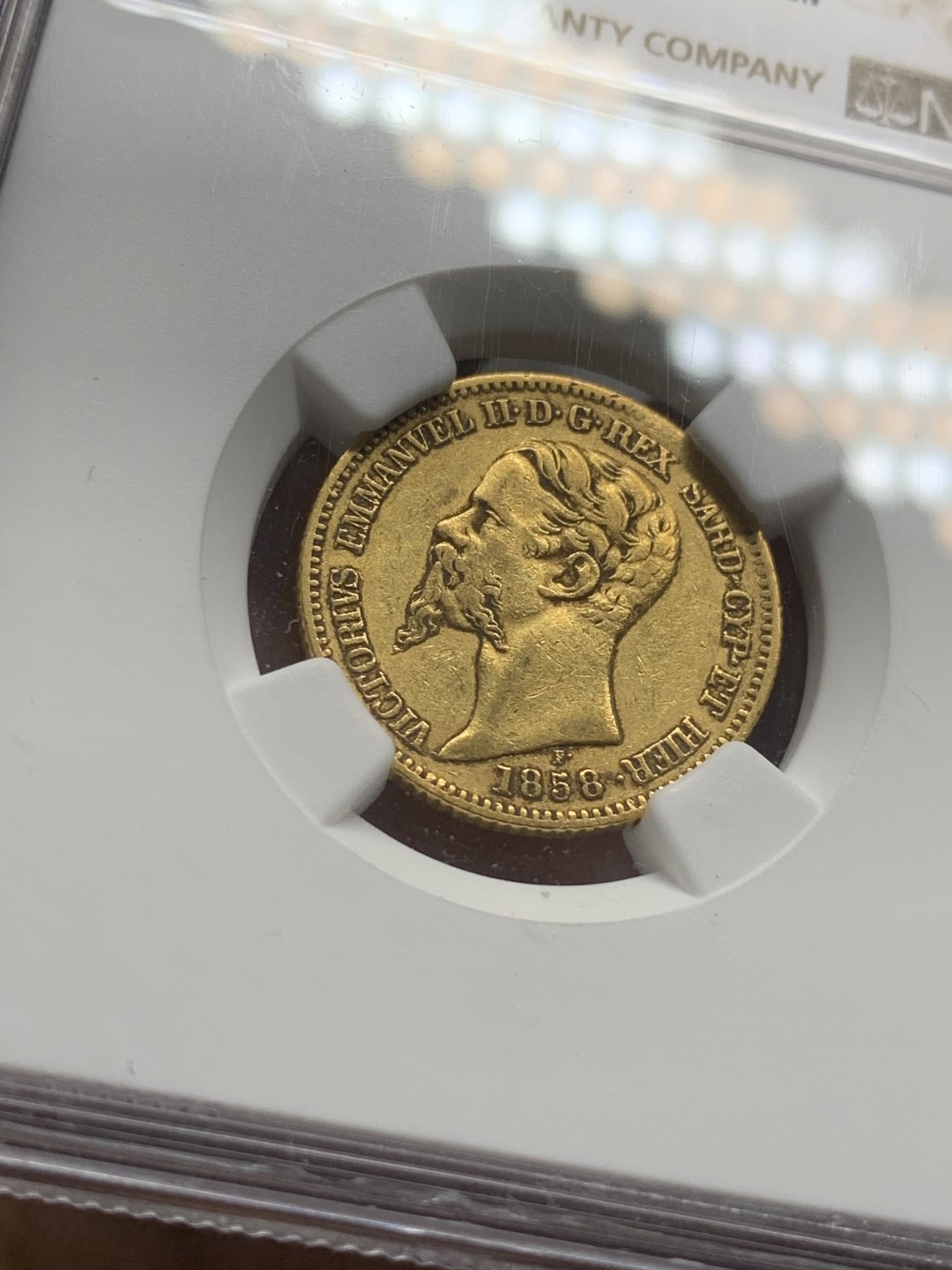 《竞宝斋》第84场-本周日，周一2场连拍（全场不限金额包邮） NGC-AU50 意大利撒丁岛 1858年 20里拉金币 非常少见的品种