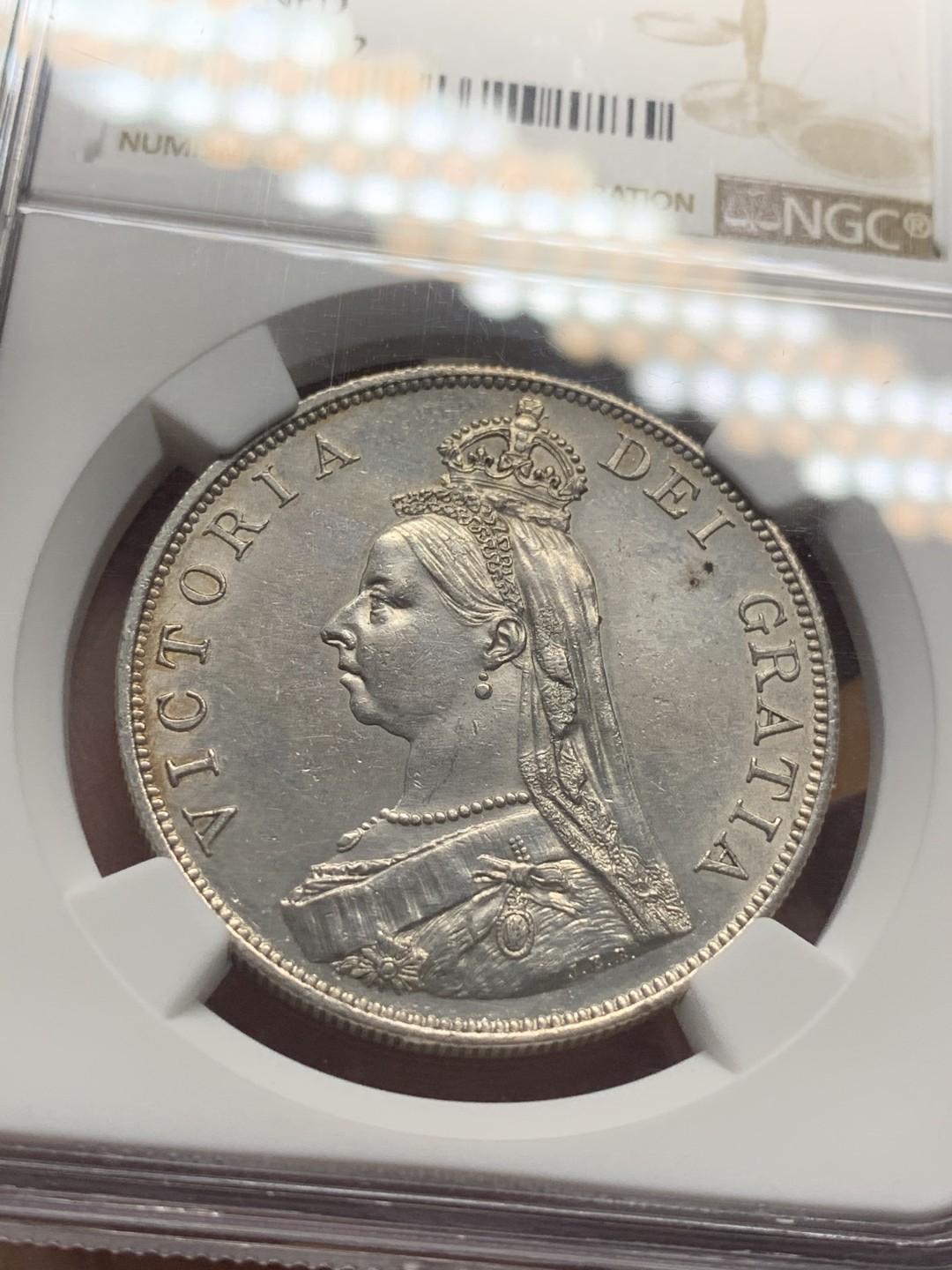 《竞宝斋》第84场-本周日，周一2场连拍（全场不限金额包邮） NGC严评 UNC 1887英国维多利亚4S双福林银币，（仅在1887-1890年间铸造），底板光洁细节深峻，无磕碰，年份日期阿拉伯数字1