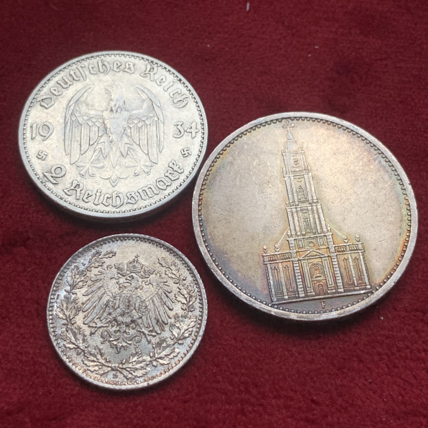 《竞宝斋》第84场-本周日，周一2场连拍（全场不限金额包邮） 德系银币3枚一组。教堂五马克五彩原光，二分之一马克bu品相，可送评品相。加字二马克为较少品种。
