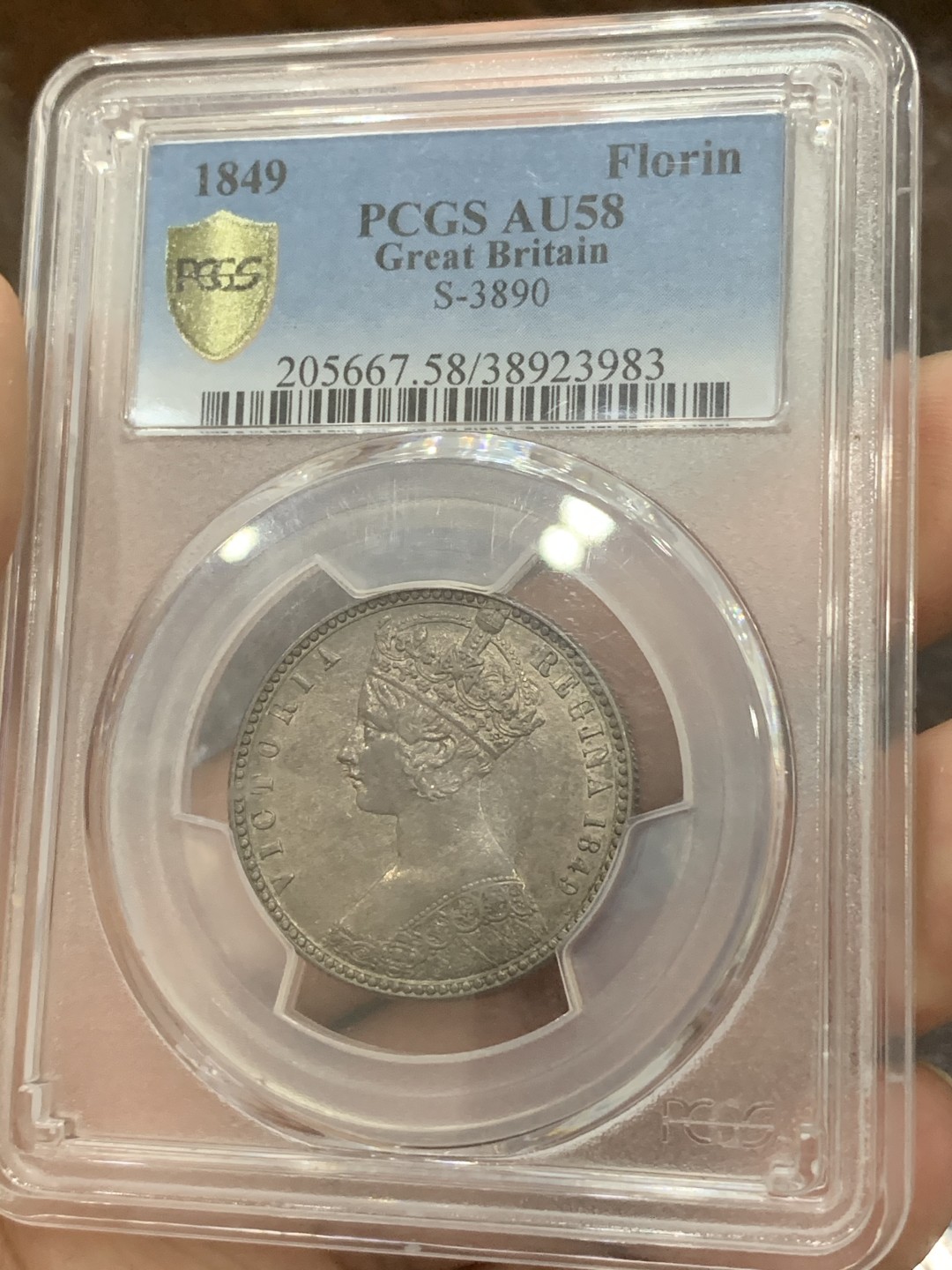 《竞宝斋》第84场-本周日，周一2场连拍（全场不限金额包邮） PCGS-AU58 英国1849年 无神佛洛林 包浆深色醇厚少许带彩 背面小狮子深打非常难得 比有的MS打的都好 非常不错的一颗 持续上涨的品种 