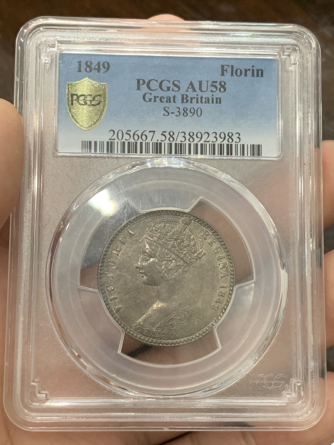 《竞宝斋》第84场-本周日，周一2场连拍（全场不限金额包邮） PCGS-AU58 英国1849年 无神佛洛林 包浆深色醇厚少许带彩 背面小狮子深打非常难得 比有的MS打的都好 非常不错的一颗 持续上涨的品种 