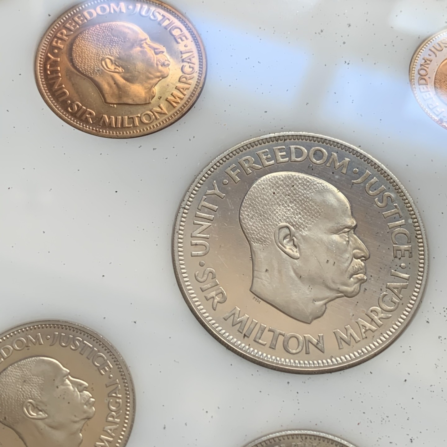 《竞宝斋》第84场-本周日，周一2场连拍（全场不限金额包邮） 1964年塞拉利昂精制套币 原盒镜面好品