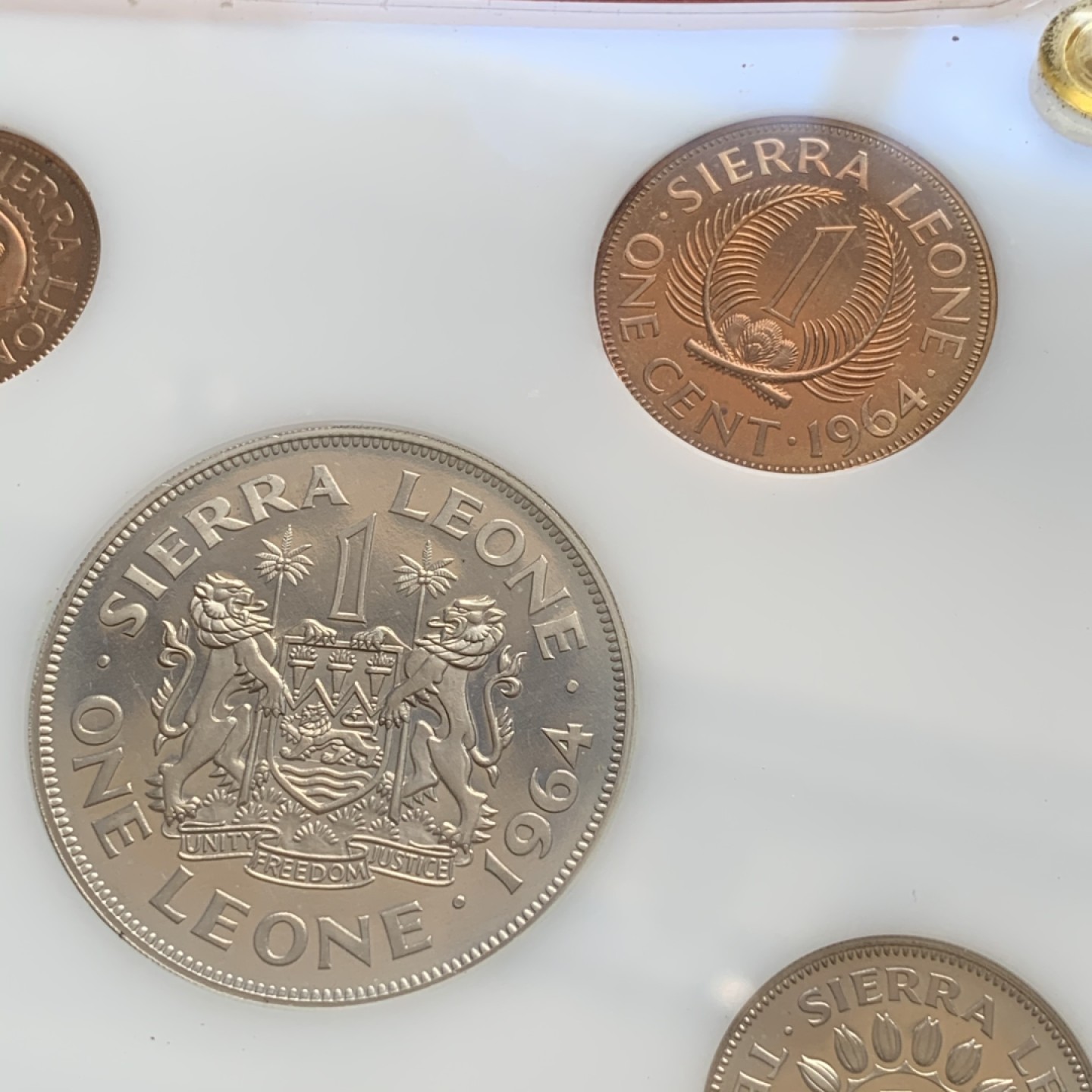 《竞宝斋》第84场-本周日，周一2场连拍（全场不限金额包邮） 1964年塞拉利昂精制套币 原盒镜面好品
