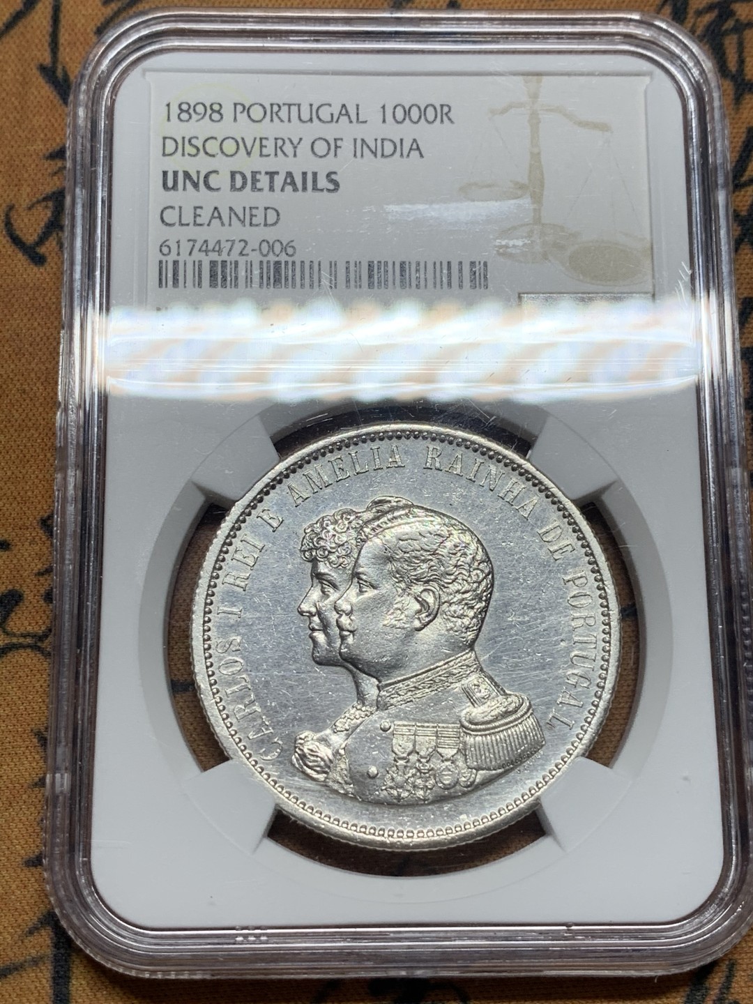 《竞宝斋》第84场-本周日，周一2场连拍（全场不限金额包邮） NGC-UNCD 葡萄牙卡洛斯一世1898年发现印度400周年1000瑞斯纪念银币。