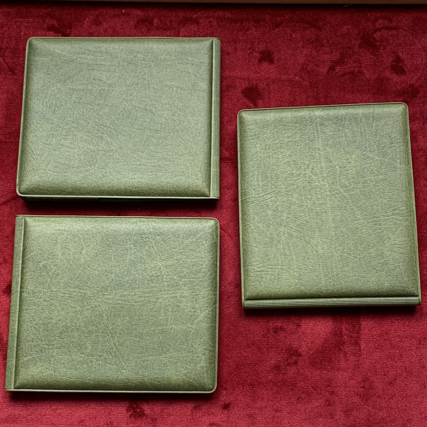 《竞宝斋》第84场-本周日，周一2场连拍（全场不限金额包邮） PROOF原包装海地1968、1969年5.10.25盾三枚纪念银套币  独立包装   5盾  1969年 1175枚最少的一年 23.52g    0.999