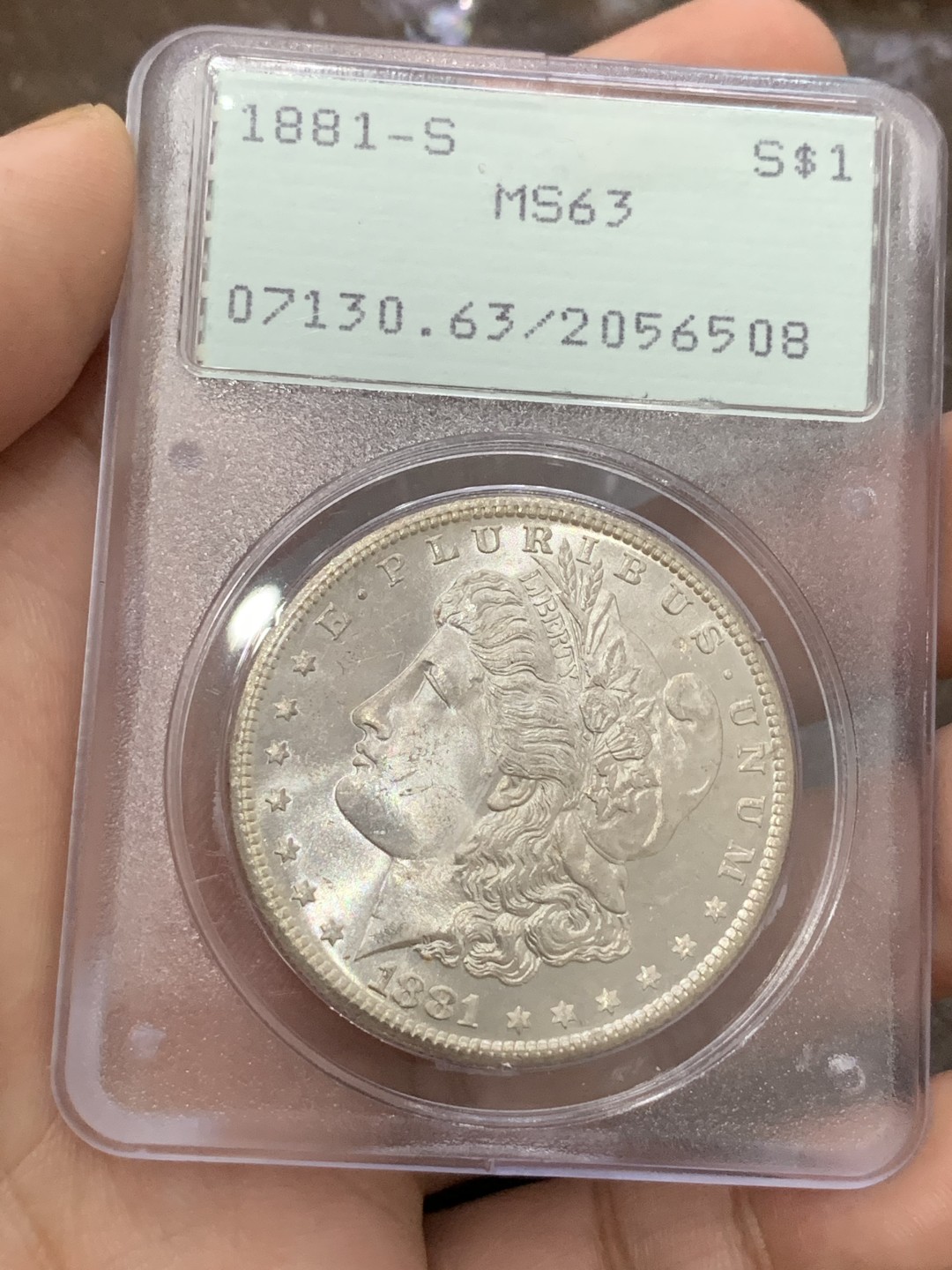 《竞宝斋》第84场-本周日，周一2场连拍（全场不限金额包邮） 摇摇乐老盒 PCGS-MS63 美国 1881年S版 1美元 摩根银币 极美原光摩根白币 底板丝滑赏心悦目 光度很好