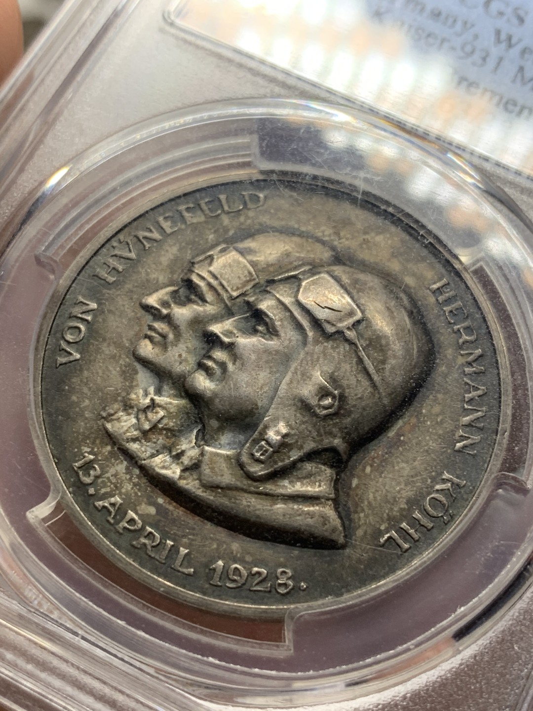 《竞宝斋》第84场-本周日，周一2场连拍（全场不限金额包邮） PCGS SP63 1928年德国银章 纪念不莱梅号飞机跨越大西洋 双面浓郁五彩包浆 超高浮雕 背面的不莱梅号穿过云雾 海面波光粼粼 惟妙惟肖