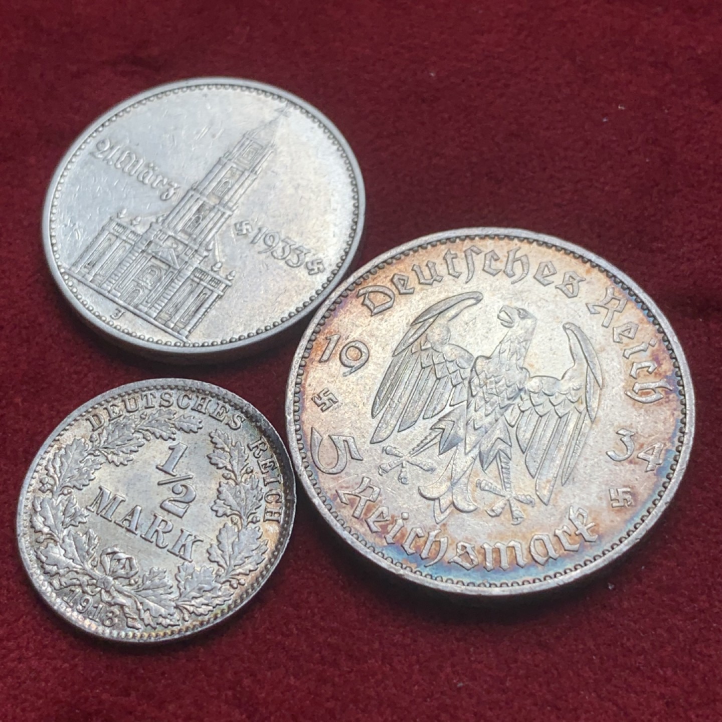 《竞宝斋》第84场-本周日，周一2场连拍（全场不限金额包邮） 德系银币3枚一组。教堂五马克五彩原光，二分之一马克bu品相，可送评品相。加字二马克为较少品种。