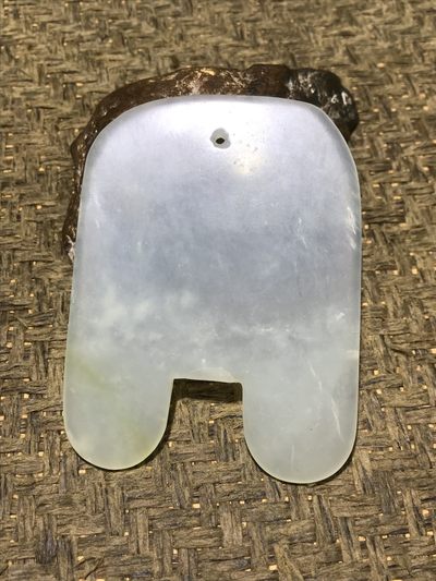 天然岫玉仿古大玉牌一个， - 天然岫玉仿古大玉牌一个，