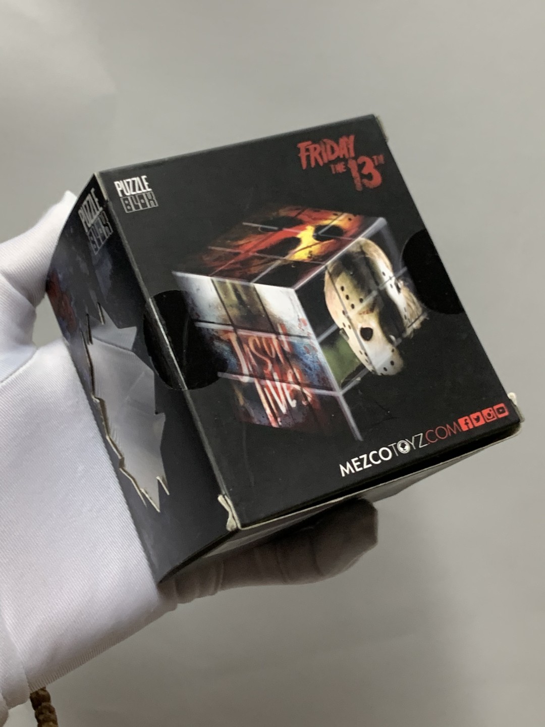 零元拍：Mezco Toyz 蚂蚁/ Puzzle Blox 3D组合益智游戏魔方：《13号星期五》杰森，全新未拆。