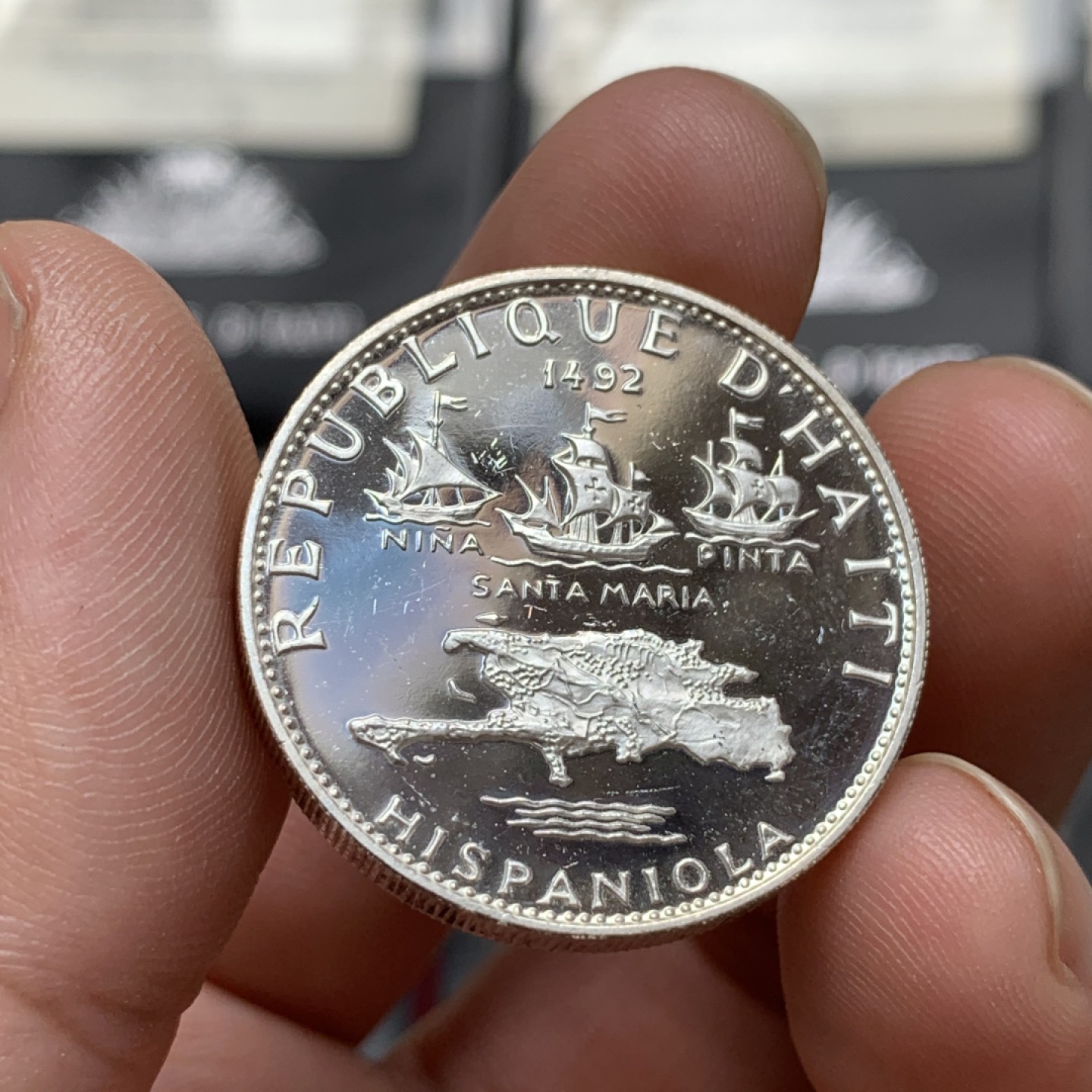 《竞宝斋》第84场-本周日，周一2场连拍（全场不限金额包邮） PROOF原包装海地1968、1969年5.10.25盾三枚纪念银套币  独立包装   5盾  1969年 1175枚最少的一年 23.52g    0.999