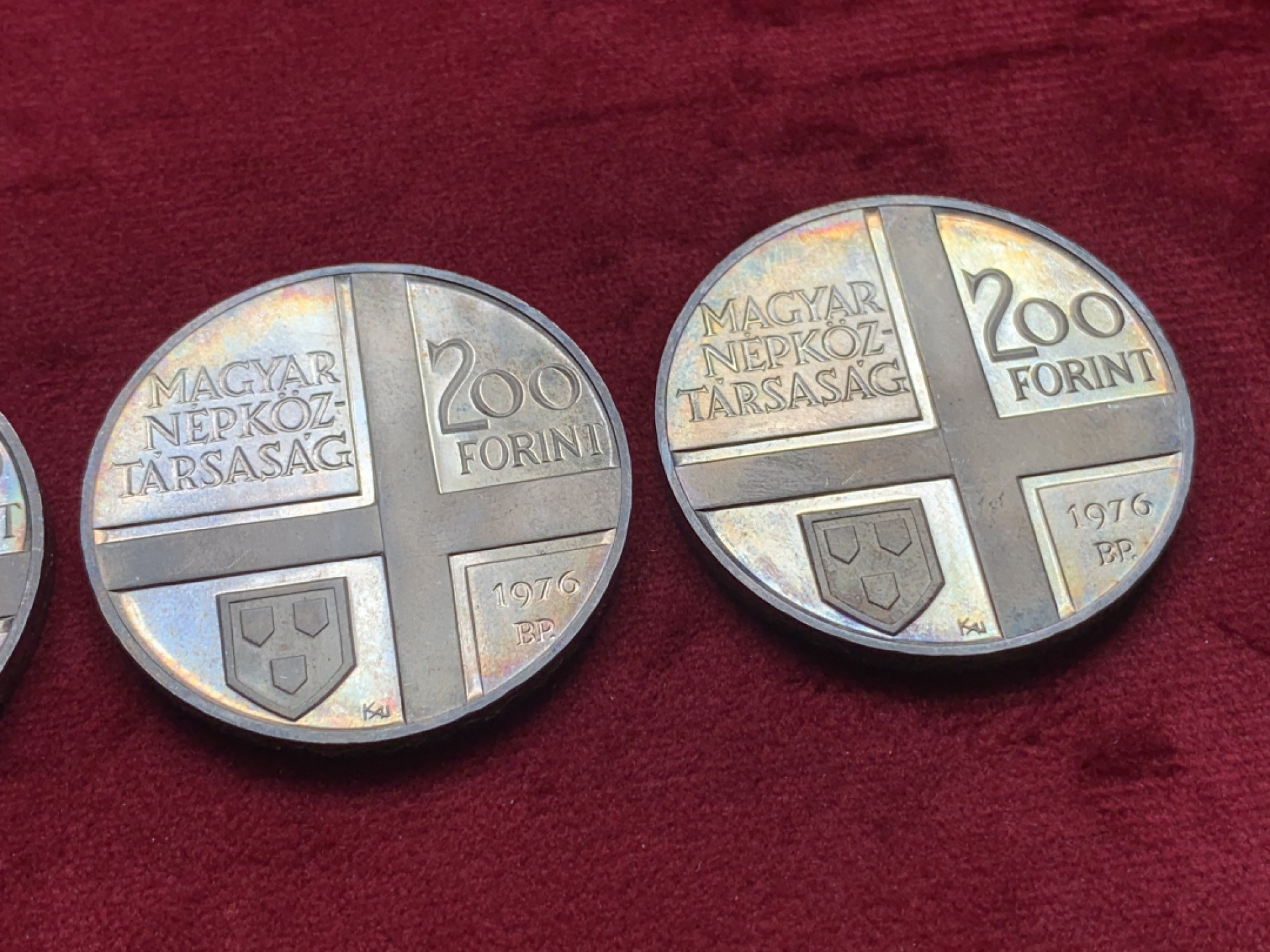 《竞宝斋》第84场-本周日，周一2场连拍（全场不限金额包邮） PROOF精美原盒包装匈牙利1976年200福林纪念银币三枚套  发行量5000枚  28.00g*3 