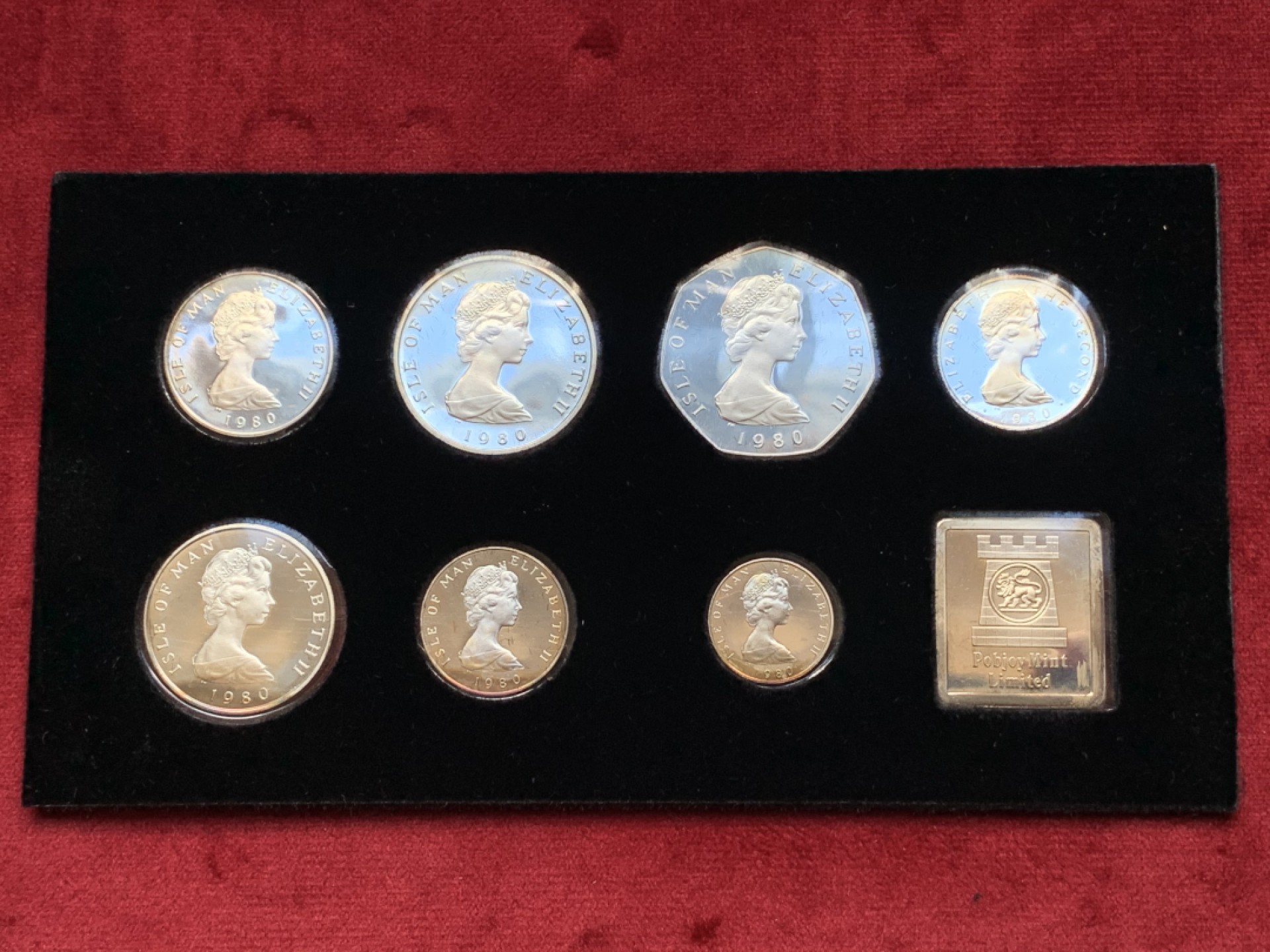 《竞宝斋》第84场-本周日，周一2场连拍（全场不限金额包邮） PROOF原盒装证书英属马恩岛1980年7枚套币（全银）