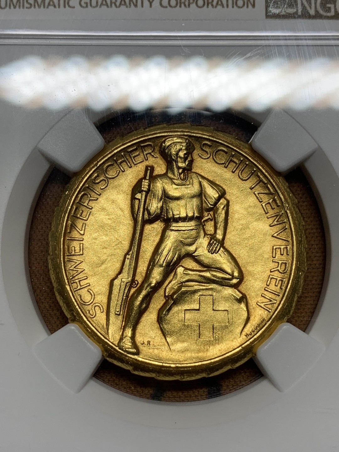 《竞宝斋》第84场-本周日，周一2场连拍（全场不限金额包邮） NGC MS65 瑞士1920年代镀金射击节银章 金光闪闪 品相优异