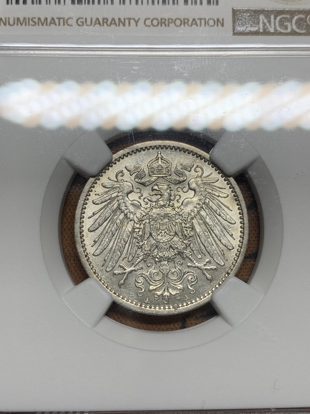 《竞宝斋》第84场-本周日，周一2场连拍（全场不限金额包邮） NGC-MS60 德国1914年A版1马克。少见分数。