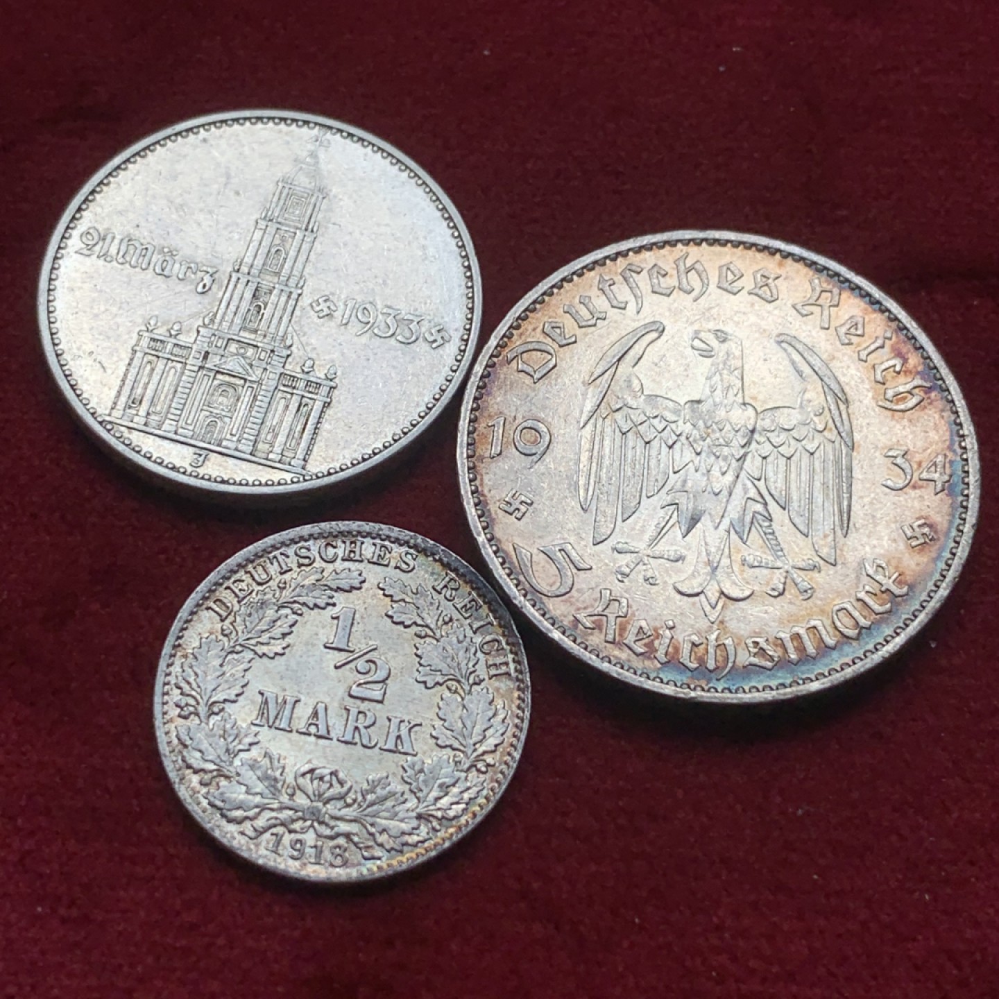 《竞宝斋》第84场-本周日，周一2场连拍（全场不限金额包邮） 德系银币3枚一组。教堂五马克五彩原光，二分之一马克bu品相，可送评品相。加字二马克为较少品种。