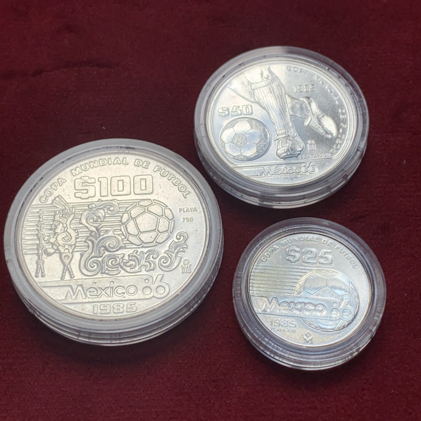 《竞宝斋》第84场-本周日，周一2场连拍（全场不限金额包邮） 原盒装证书墨西哥1985年世界杯足球赛三枚纪念银套币  25P   7.776g   50P   15.552g     100P  31.103g