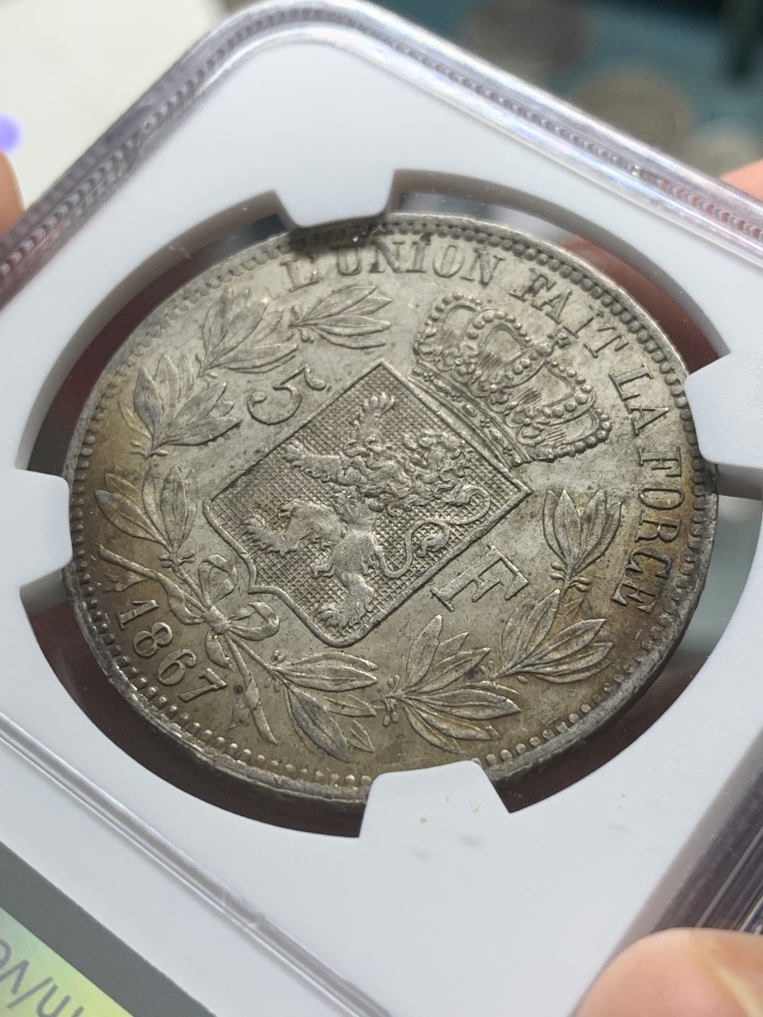 《竞宝斋》第84场-本周日，周一2场连拍（全场不限金额包邮） 唯一冠军分 NGC-MS62 比利时1867年 利奥波德5法郎大银币 “变体 签字靠近边缘” 非常稀少