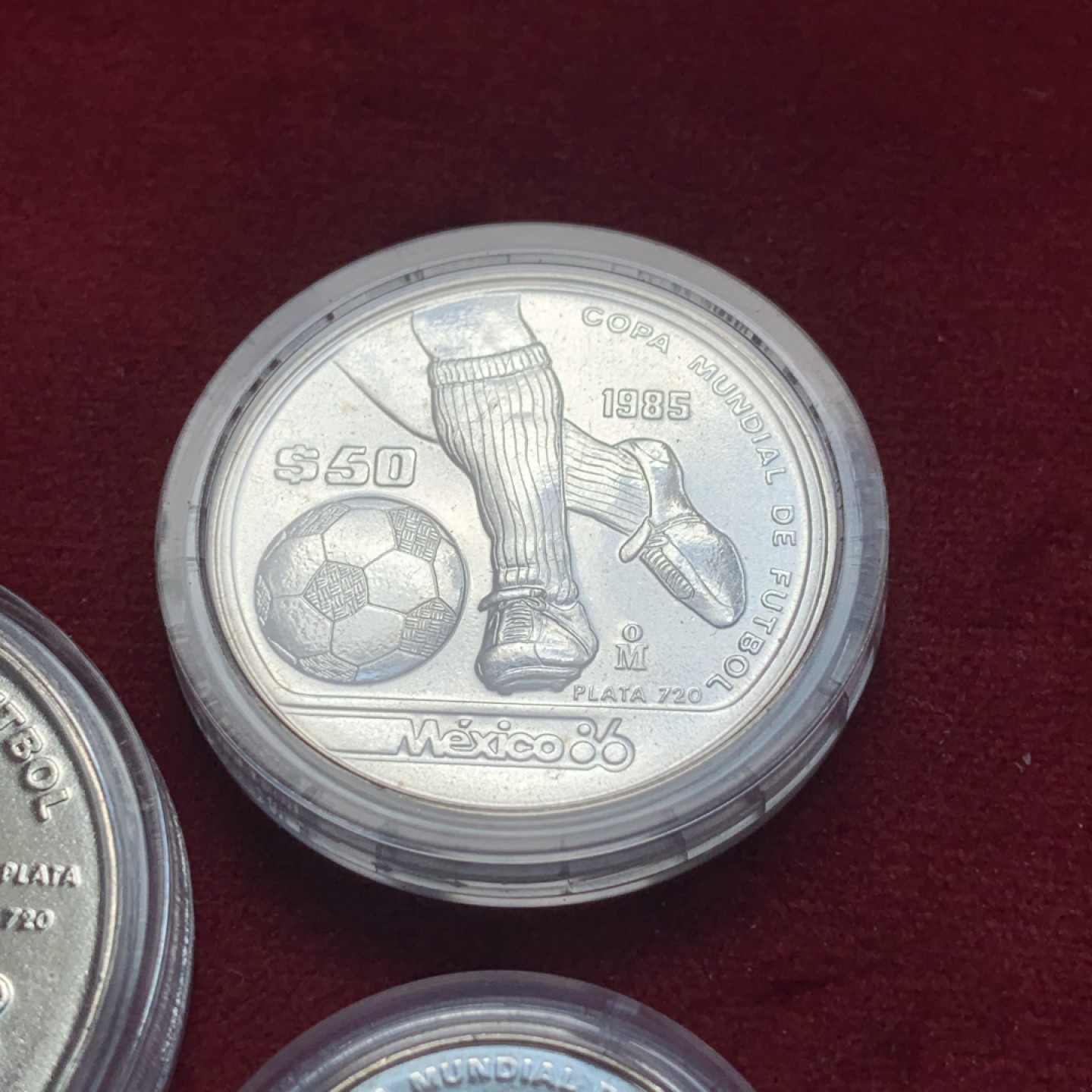 《竞宝斋》第84场-本周日，周一2场连拍（全场不限金额包邮） 原盒装证书墨西哥1985年世界杯足球赛三枚纪念银套币  25P   7.776g   50P   15.552g     100P  31.103g