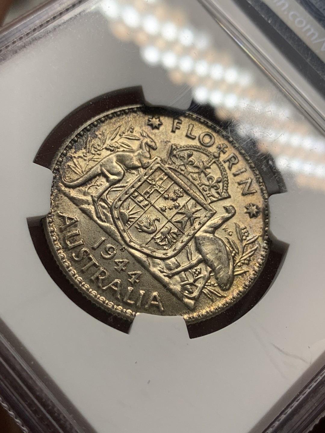 《竞宝斋》第84场-本周日，周一2场连拍（全场不限金额包邮） NGC  MS63澳大利亚1944年S厂1佛洛琳银币淡黄包浆，细节完美