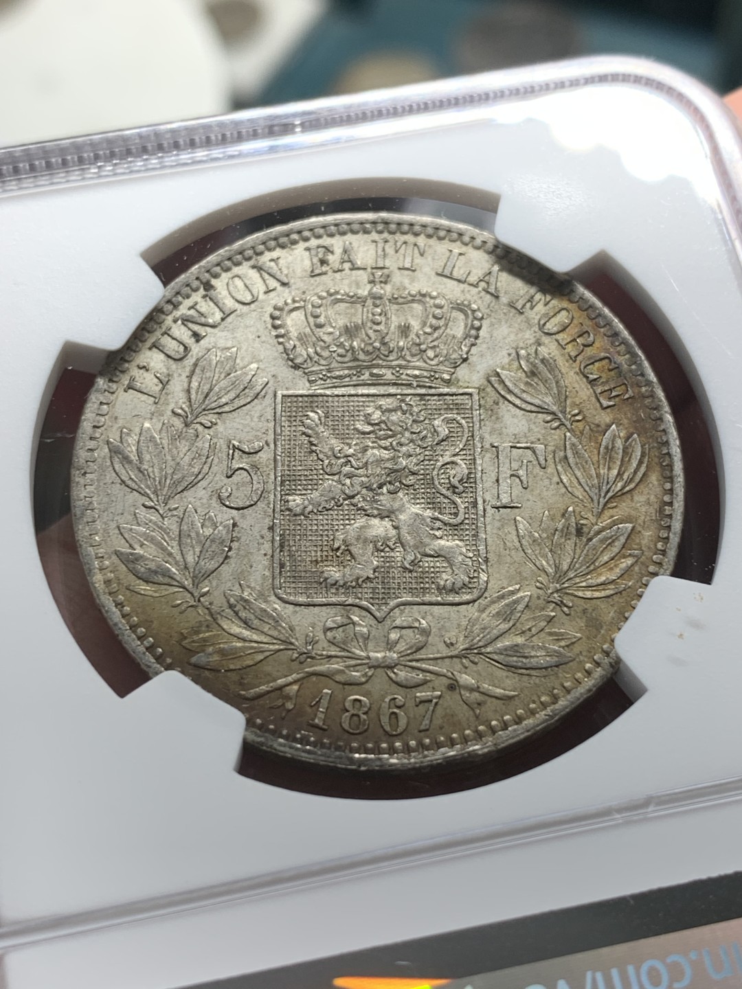 《竞宝斋》第84场-本周日，周一2场连拍（全场不限金额包邮） 唯一冠军分 NGC-MS62 比利时1867年 利奥波德5法郎大银币 “变体 签字靠近边缘” 非常稀少