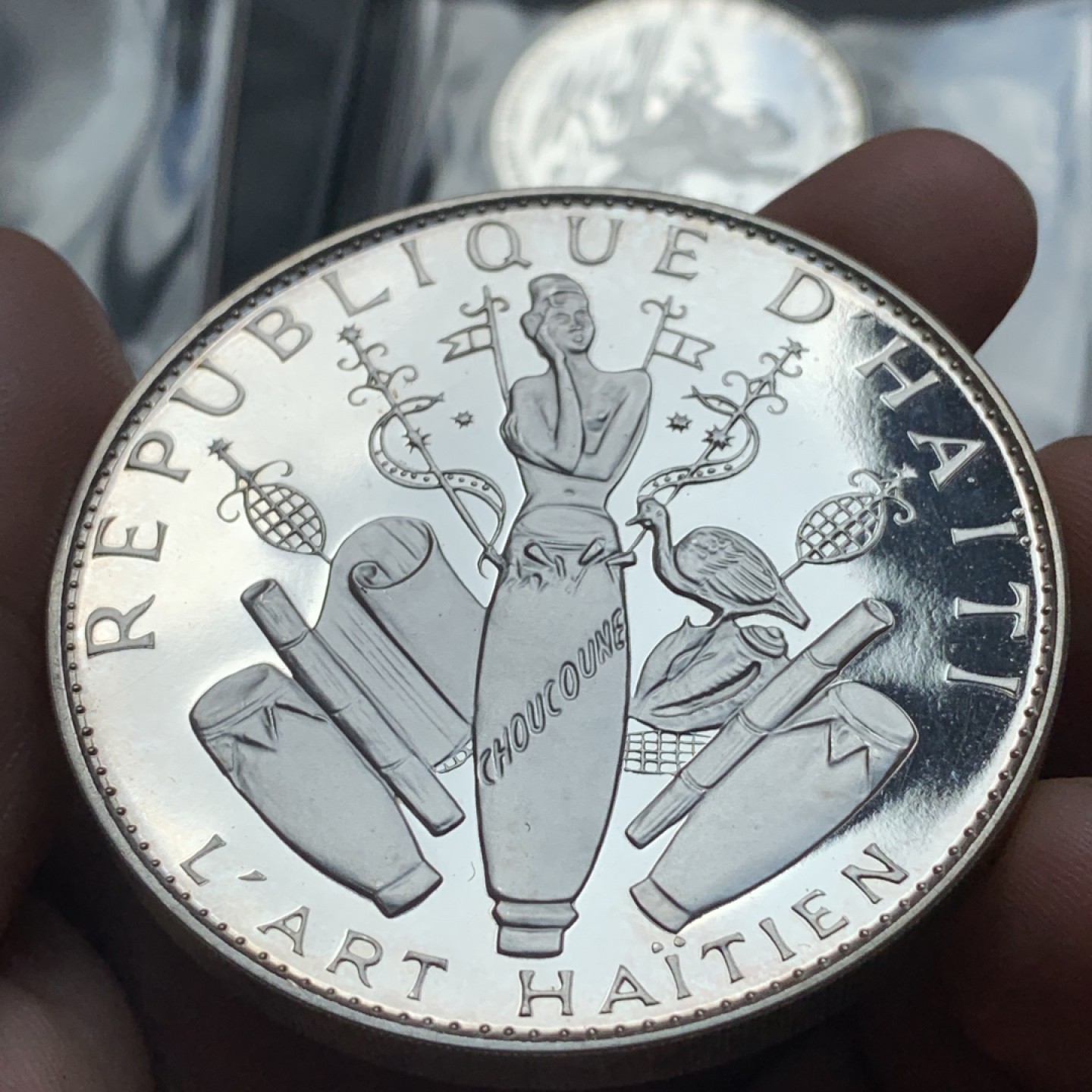 《竞宝斋》第84场-本周日，周一2场连拍（全场不限金额包邮） PROOF原包装海地1968、1969年5.10.25盾三枚纪念银套币  独立包装   5盾  1969年 1175枚最少的一年 23.52g    0.999