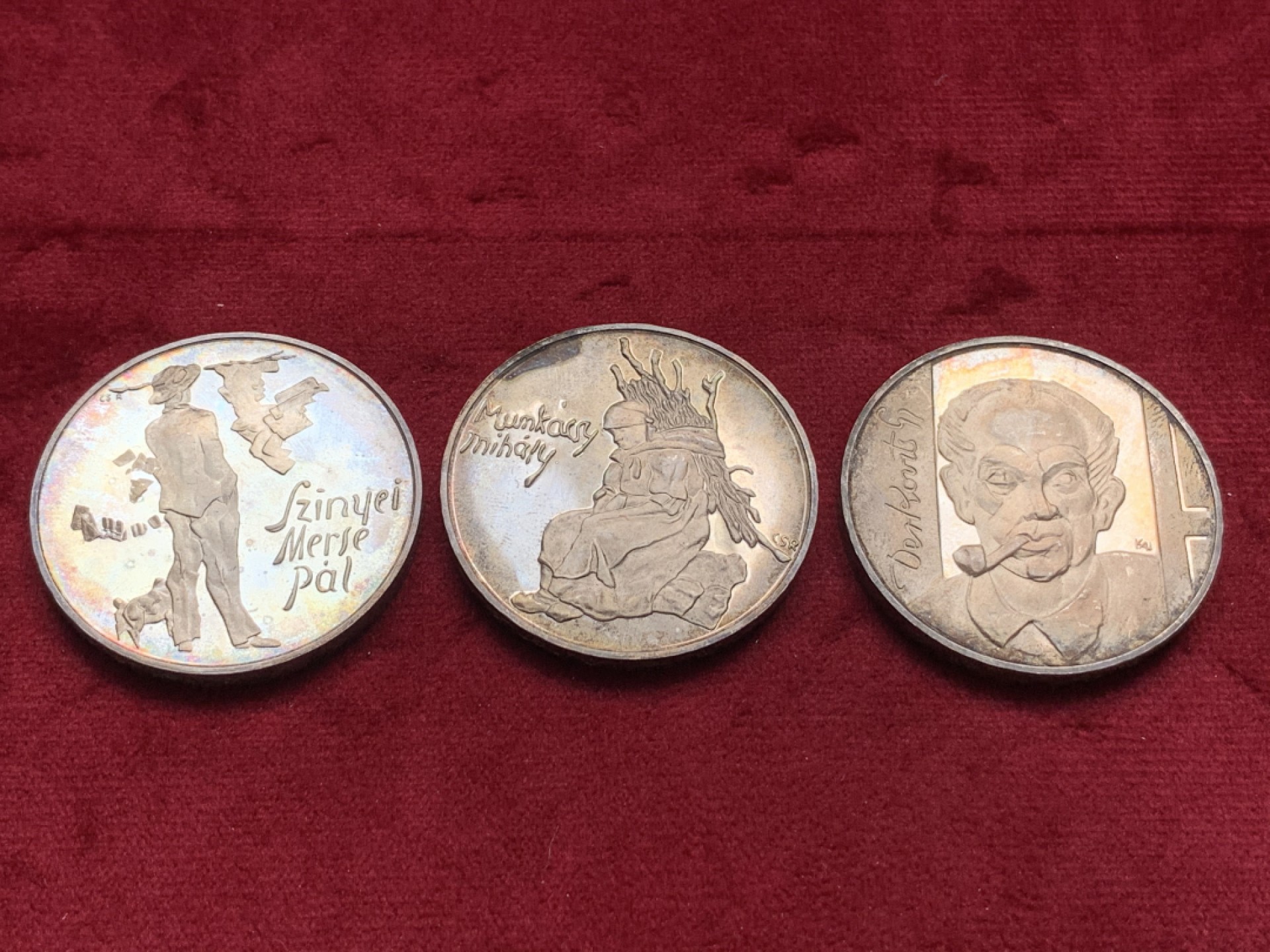 《竞宝斋》第84场-本周日，周一2场连拍（全场不限金额包邮） PROOF精美原盒包装匈牙利1976年200福林纪念银币三枚套  发行量5000枚  28.00g*3 