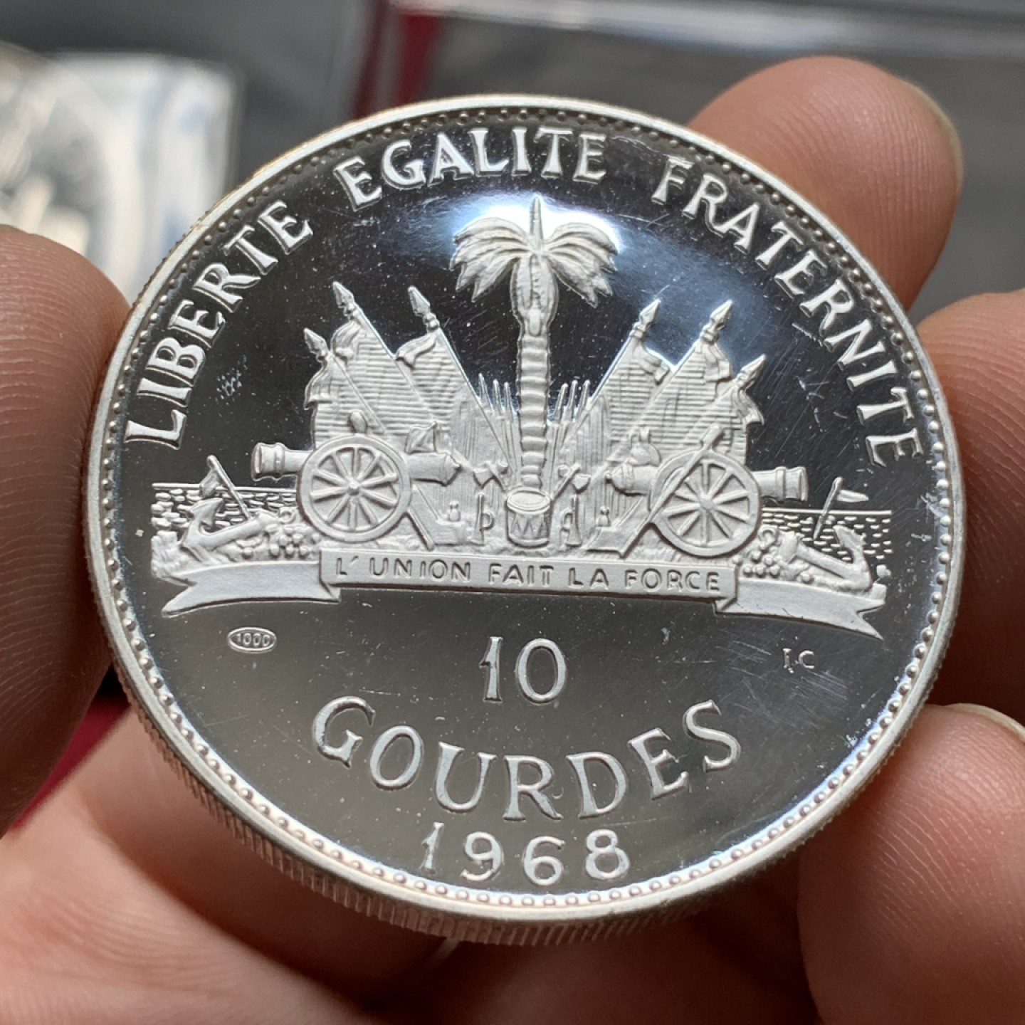 《竞宝斋》第84场-本周日，周一2场连拍（全场不限金额包邮） PROOF原包装海地1968、1969年5.10.25盾三枚纪念银套币  独立包装   5盾  1969年 1175枚最少的一年 23.52g    0.999