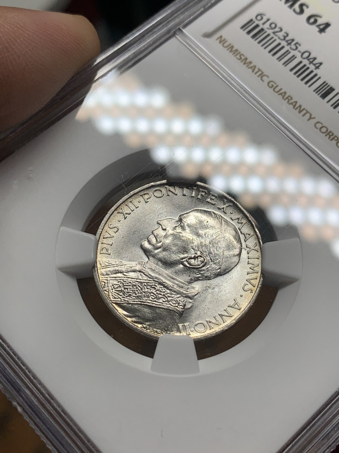 《竞宝斋》第84场-本周日，周一2场连拍（全场不限金额包邮） NGC-MS63 梵蒂冈 1940年 教皇小船5里拉银币 顶级原光好品