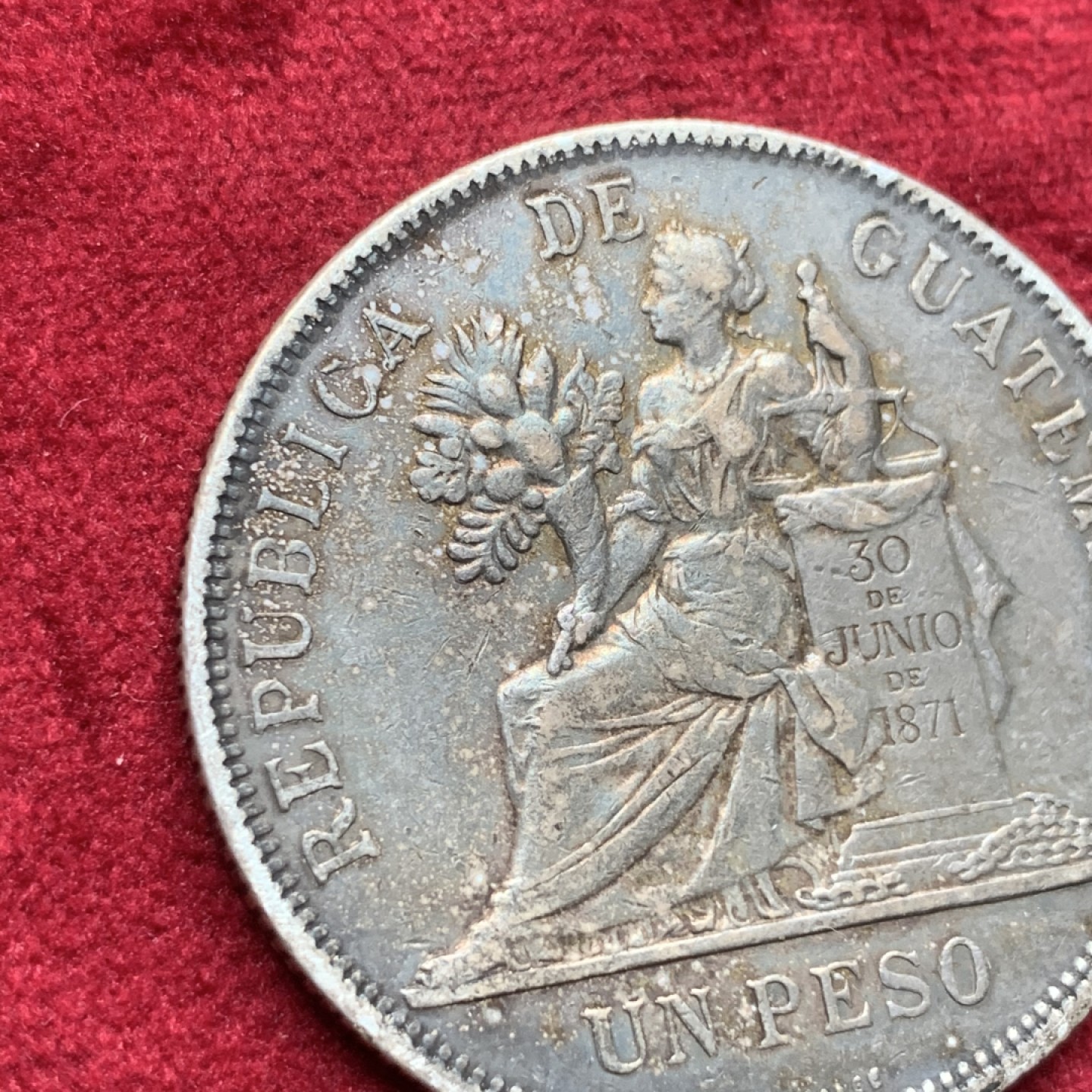 《竞宝斋》第84场-本周日，周一2场连拍（全场不限金额包邮） 危地马拉 1895年 女坐人 1比索 大银币 原味包浆 上涨品种