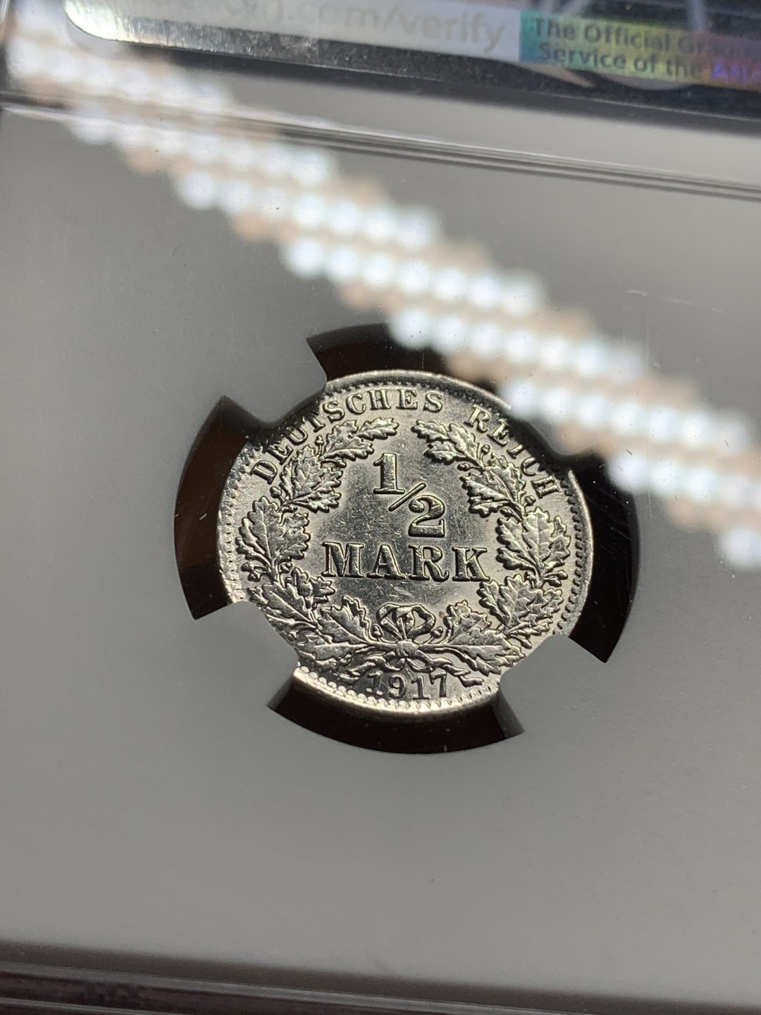 《竞宝斋》第84场-本周日，周一2场连拍（全场不限金额包邮） NGC-MS62 德国1917年A版1/2马克。一战时期。少见年份。