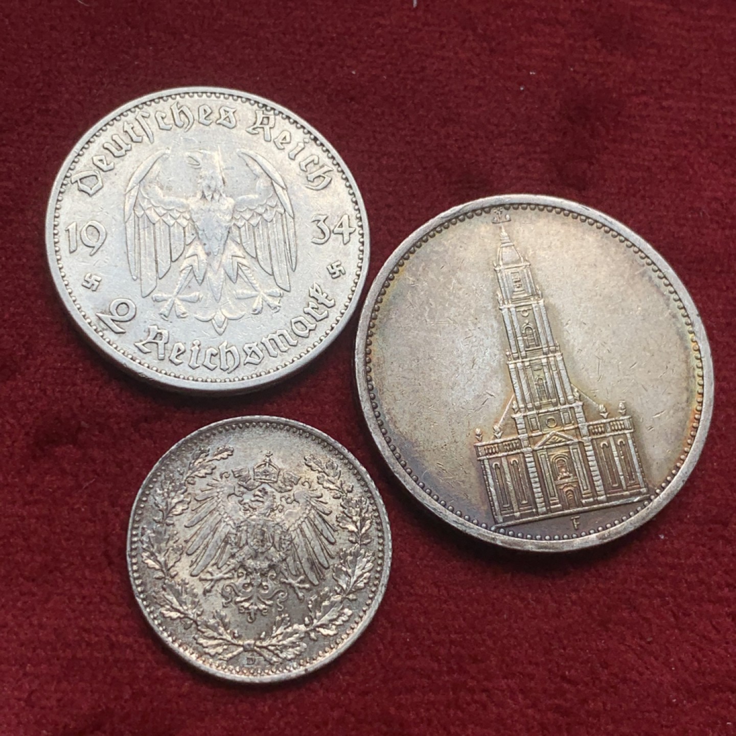 《竞宝斋》第84场-本周日，周一2场连拍（全场不限金额包邮） 德系银币3枚一组。教堂五马克五彩原光，二分之一马克bu品相，可送评品相。加字二马克为较少品种。