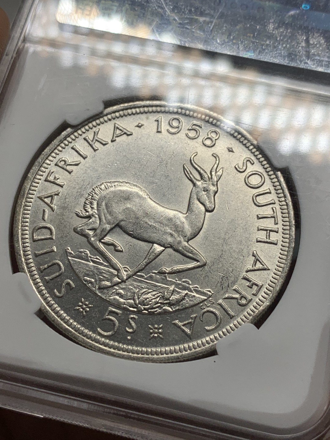 《竞宝斋》第84场-本周日，周一2场连拍（全场不限金额包邮） 南非银币2枚 1952乔治六世开普敦纪念1克朗 1958伊丽莎白二世1克朗 保粹64分一对