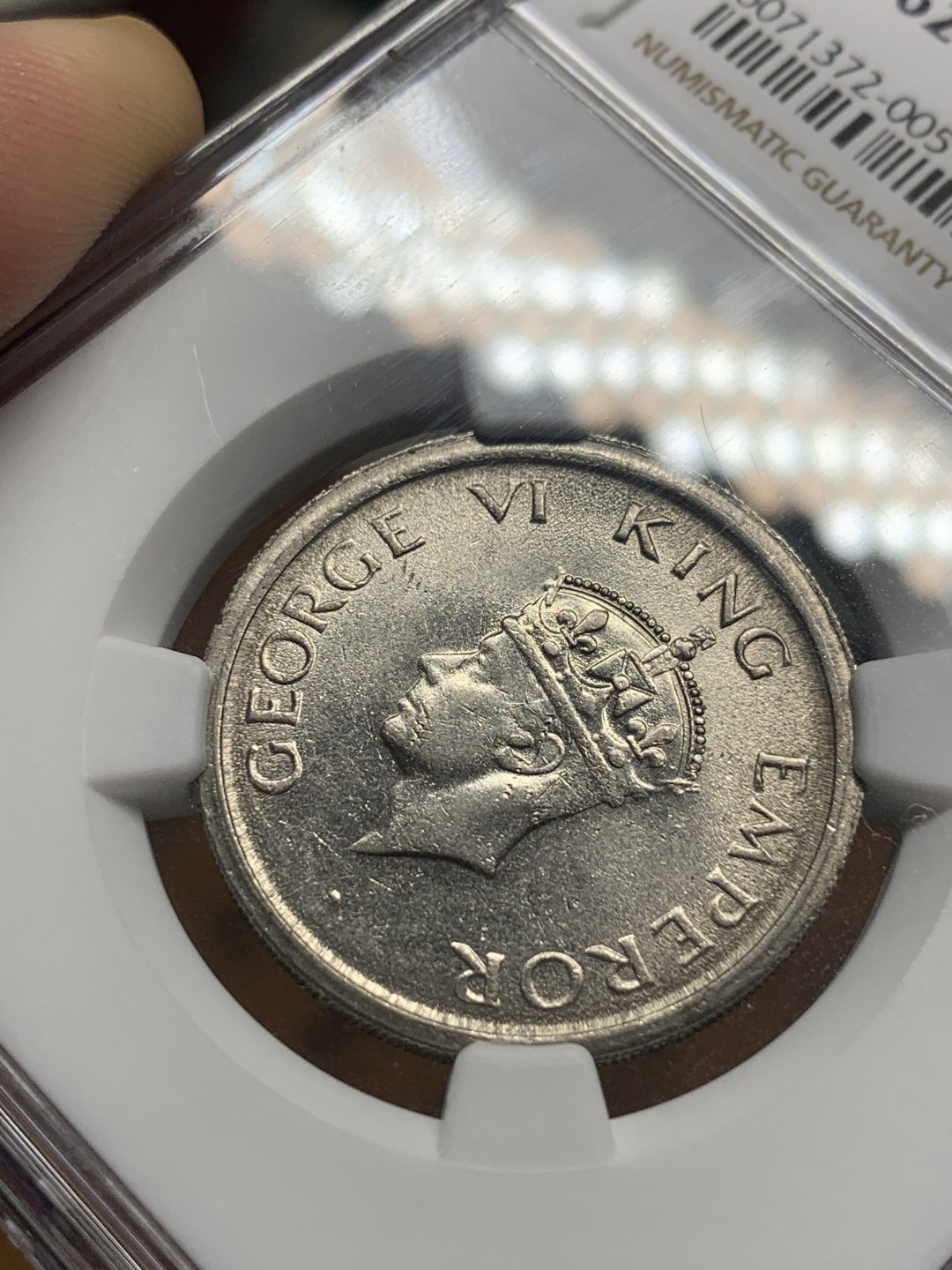 《竞宝斋》第84场-本周日，周一2场连拍（全场不限金额包邮） NGC MS62 英属印度 乔六 1947年1卢比 状态不错