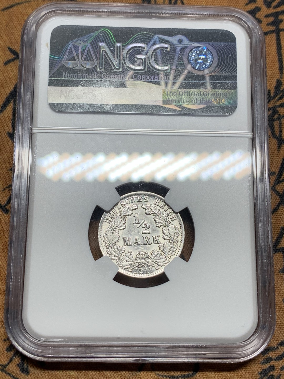 《竞宝斋》第84场-本周日，周一2场连拍（全场不限金额包邮） NGC-MS62 德国1917年A版1/2马克。一战时期。少见年份。