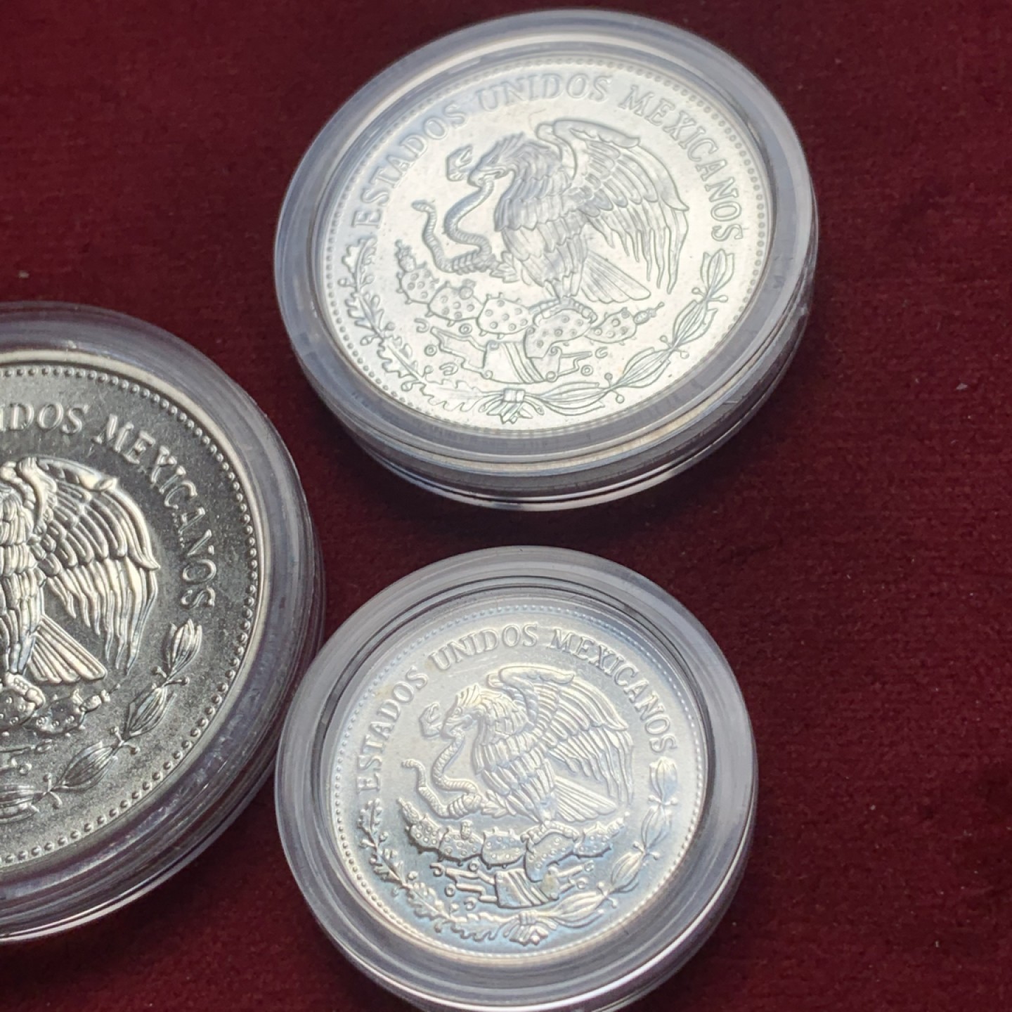 《竞宝斋》第84场-本周日，周一2场连拍（全场不限金额包邮） 原盒装证书墨西哥1985年世界杯足球赛三枚纪念银套币  25P   7.776g   50P   15.552g     100P  31.103g