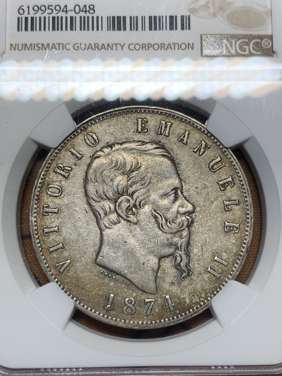 《竞宝斋》第84场-本周日，周一2场连拍（全场不限金额包邮） NGC-AU55 意大利1874年 艾曼纽尔二世 5里拉大银币 原味包浆